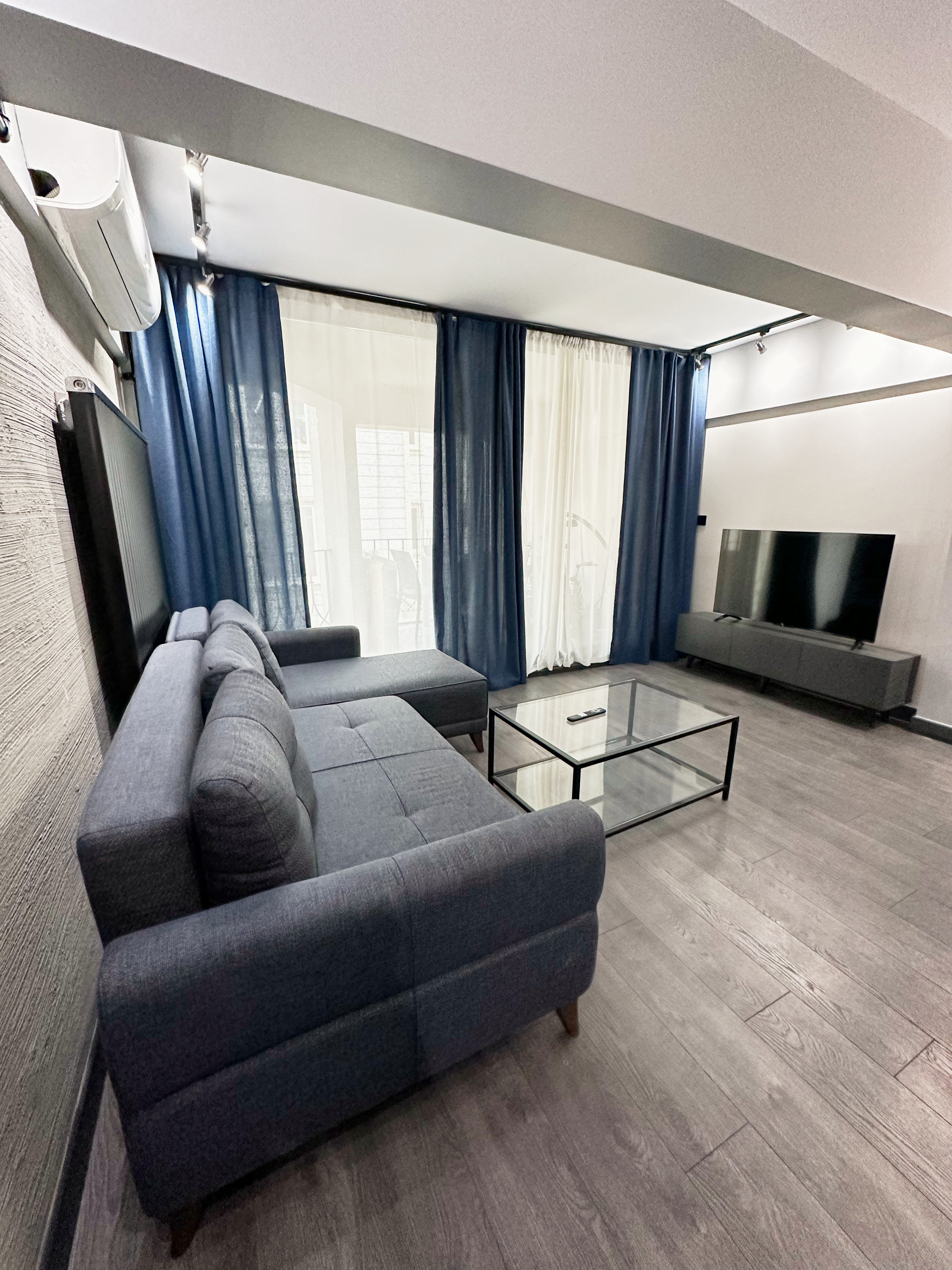 Modern Nişantaşı flat with big balcony & workspace in Sisli, Istanbul