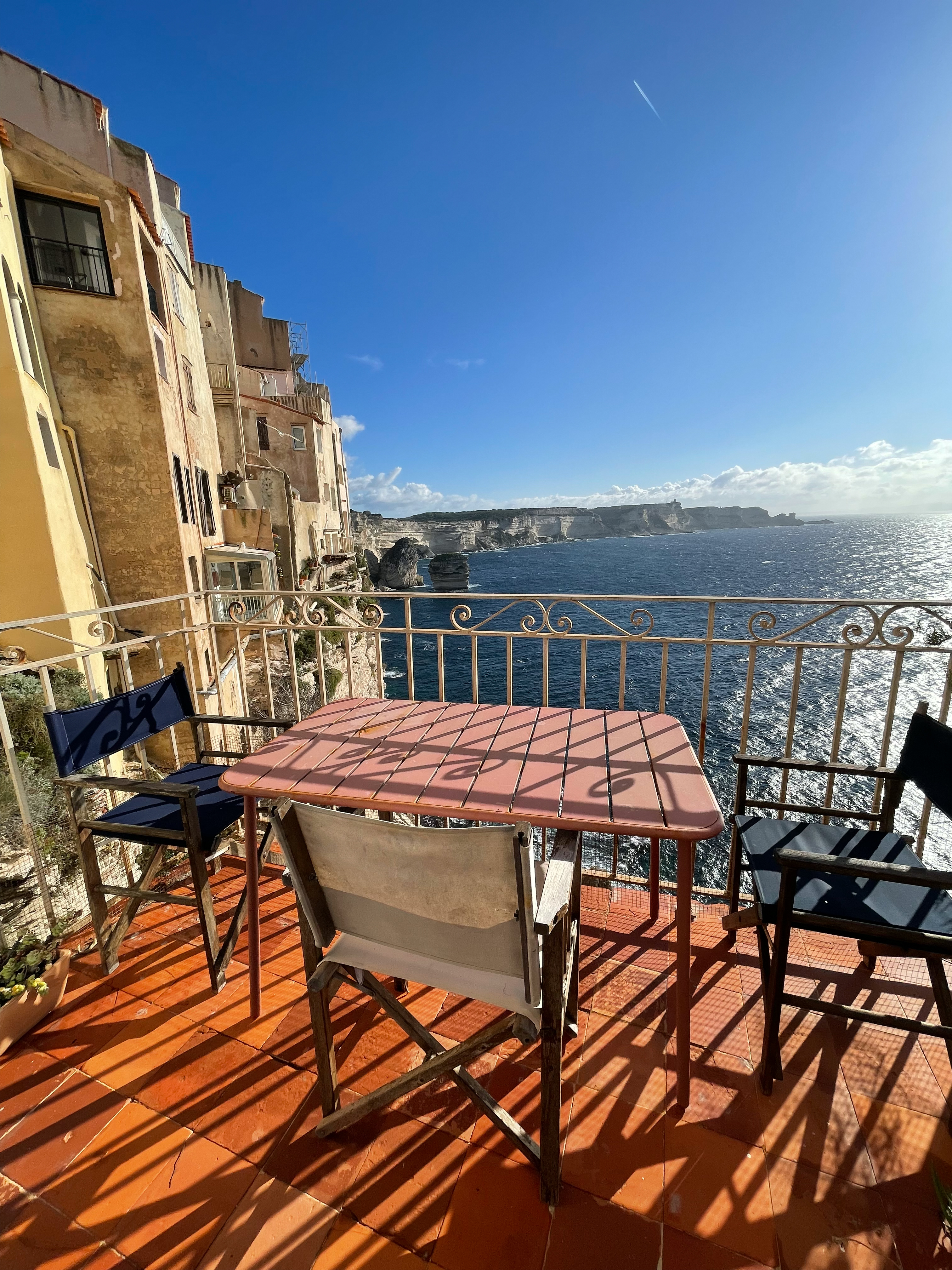 Cliffside apartment (classified 5#)