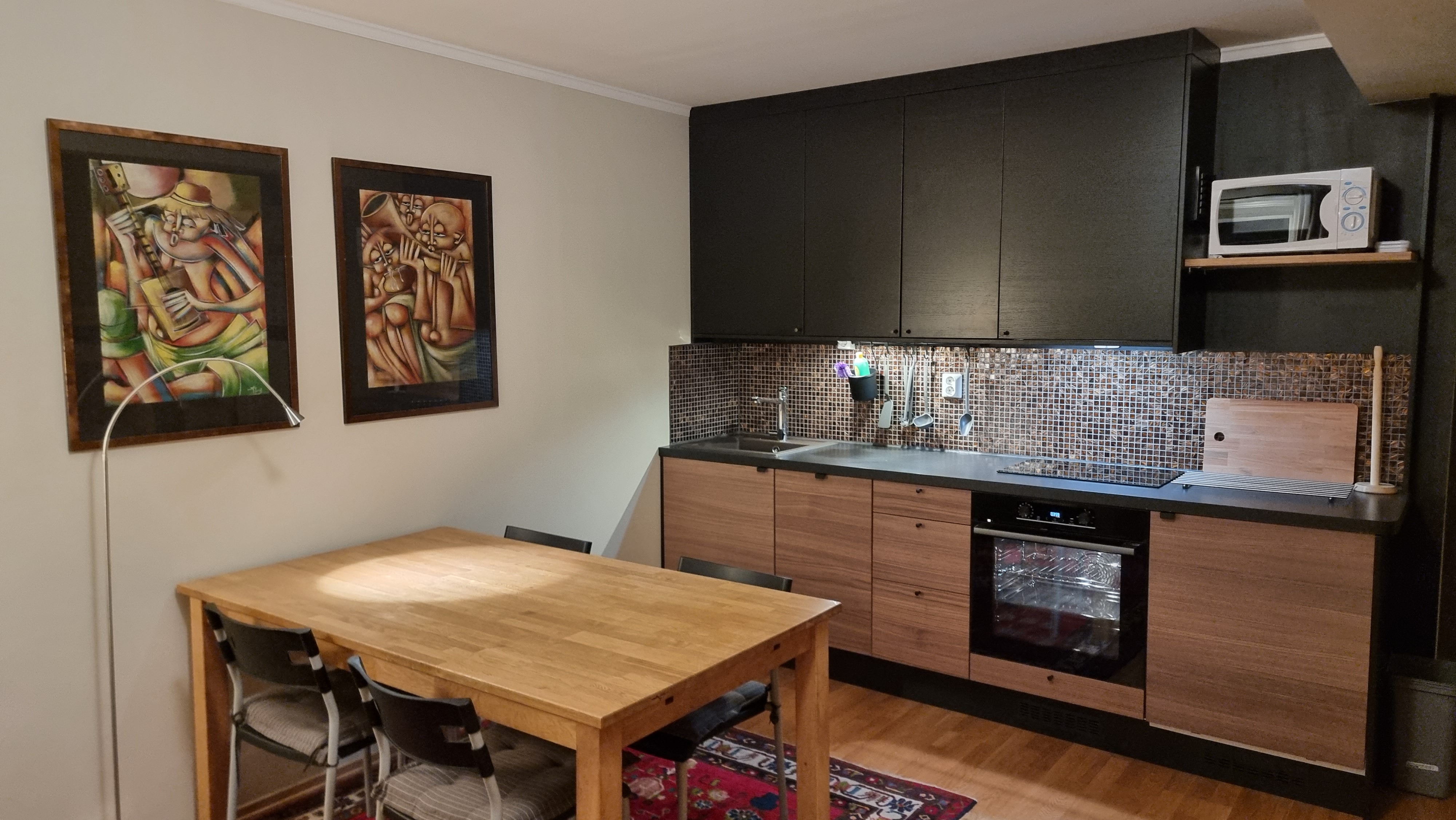 Modern studioflat with private entrance and patio.