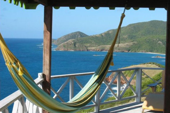 Cliffhanger: Secluded Eco-retreat, stunning views.