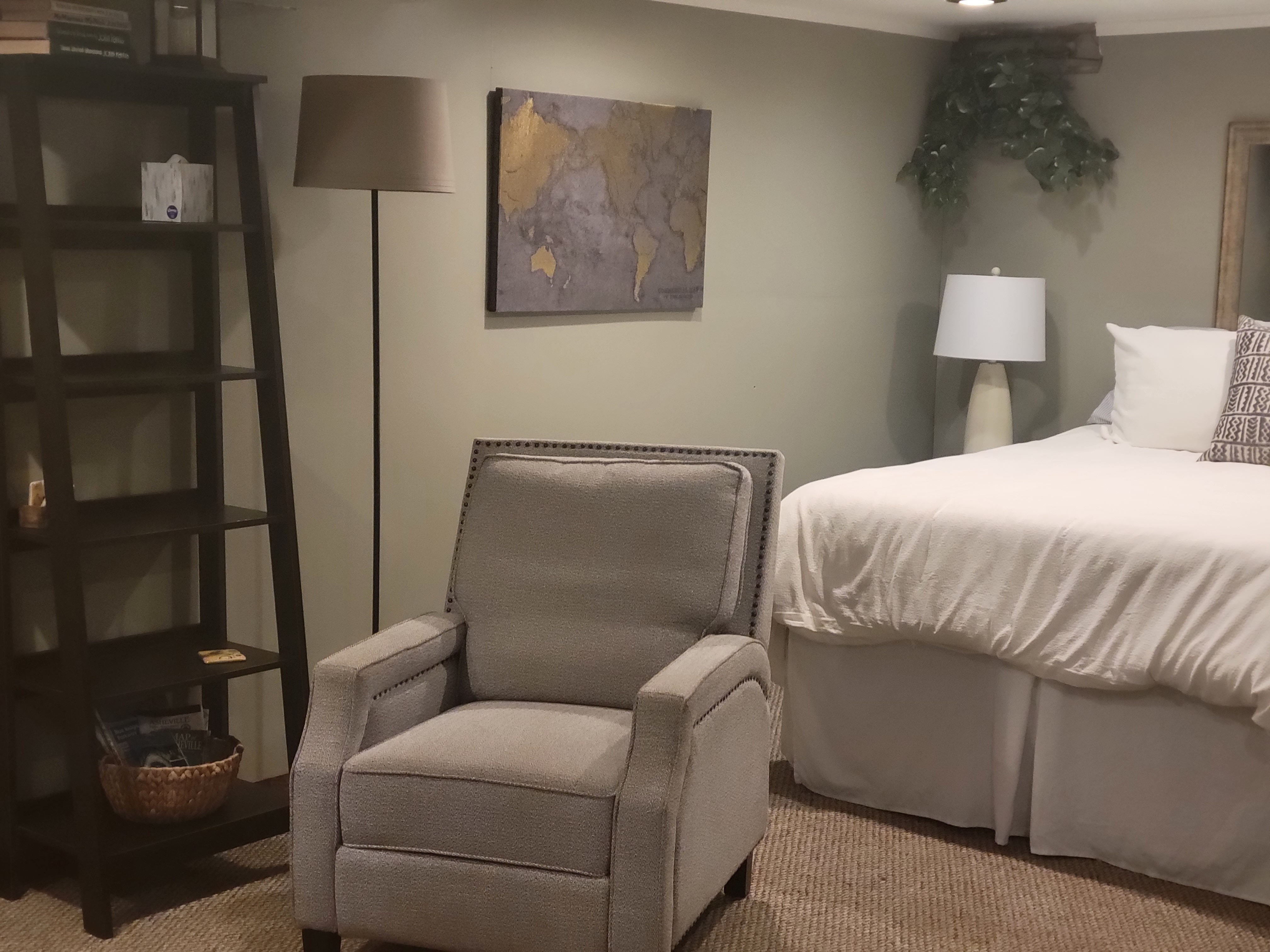 Private flat w/ Kitchenette & bathroom, Monthly in 28806, Asheville