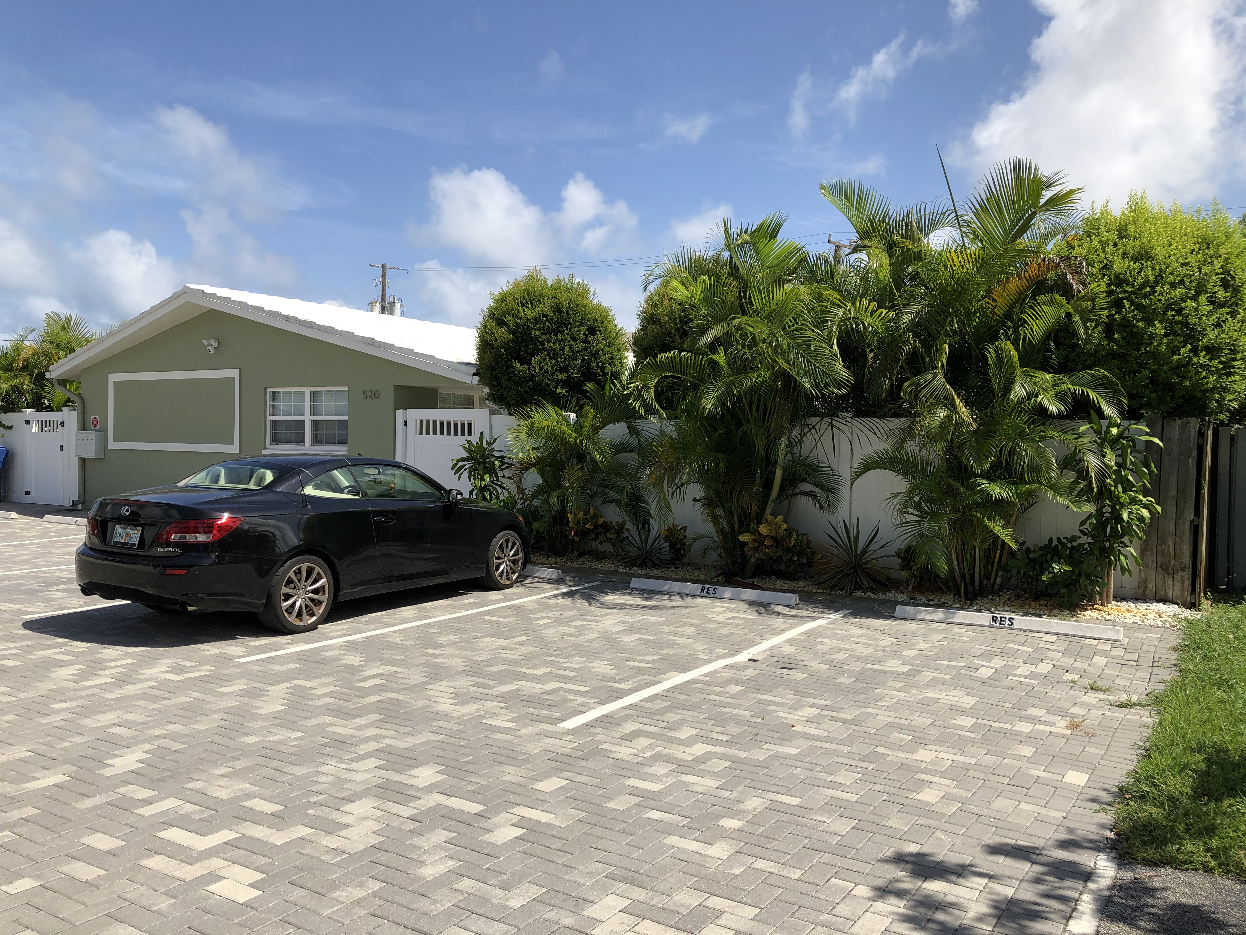 Beautiful MCM Apartment Steps from Wilton Drive! in Wilton Manors, Broward County