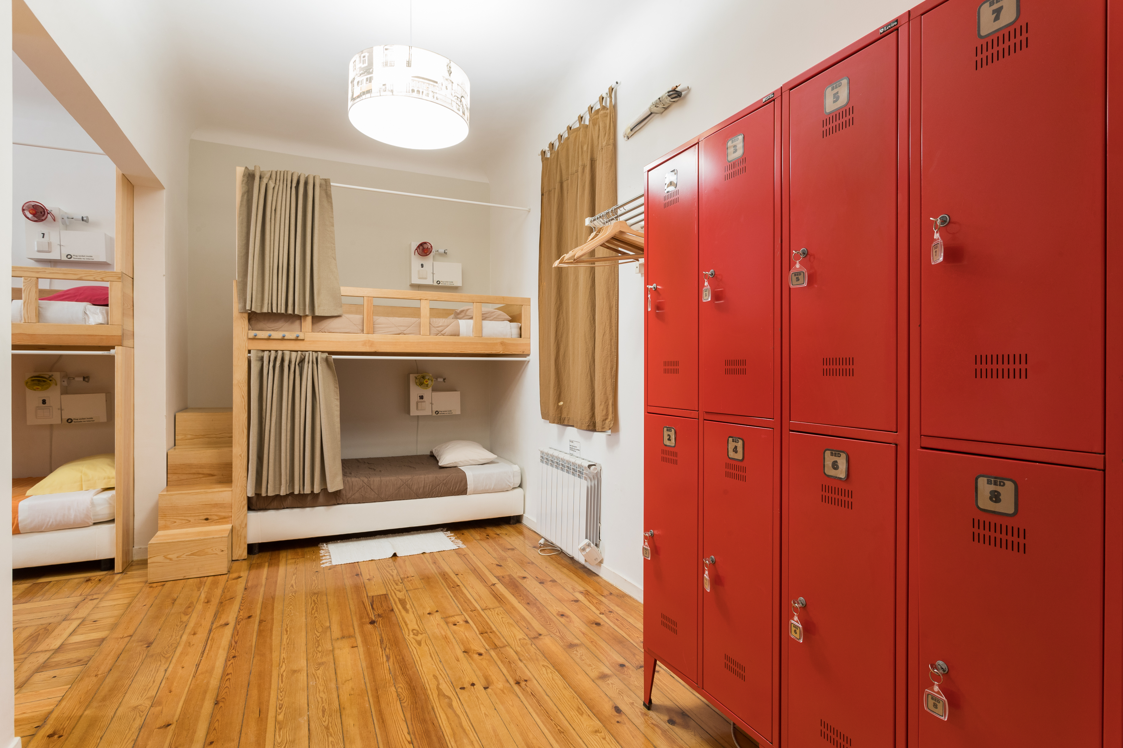Bed in a 10 mixed dorm shared wc