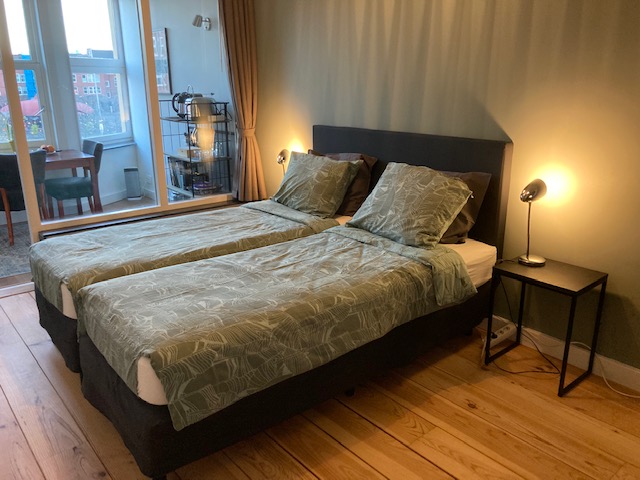 B&Bio quiet/sun-room/elevator/welcoming — Amsterdam stay