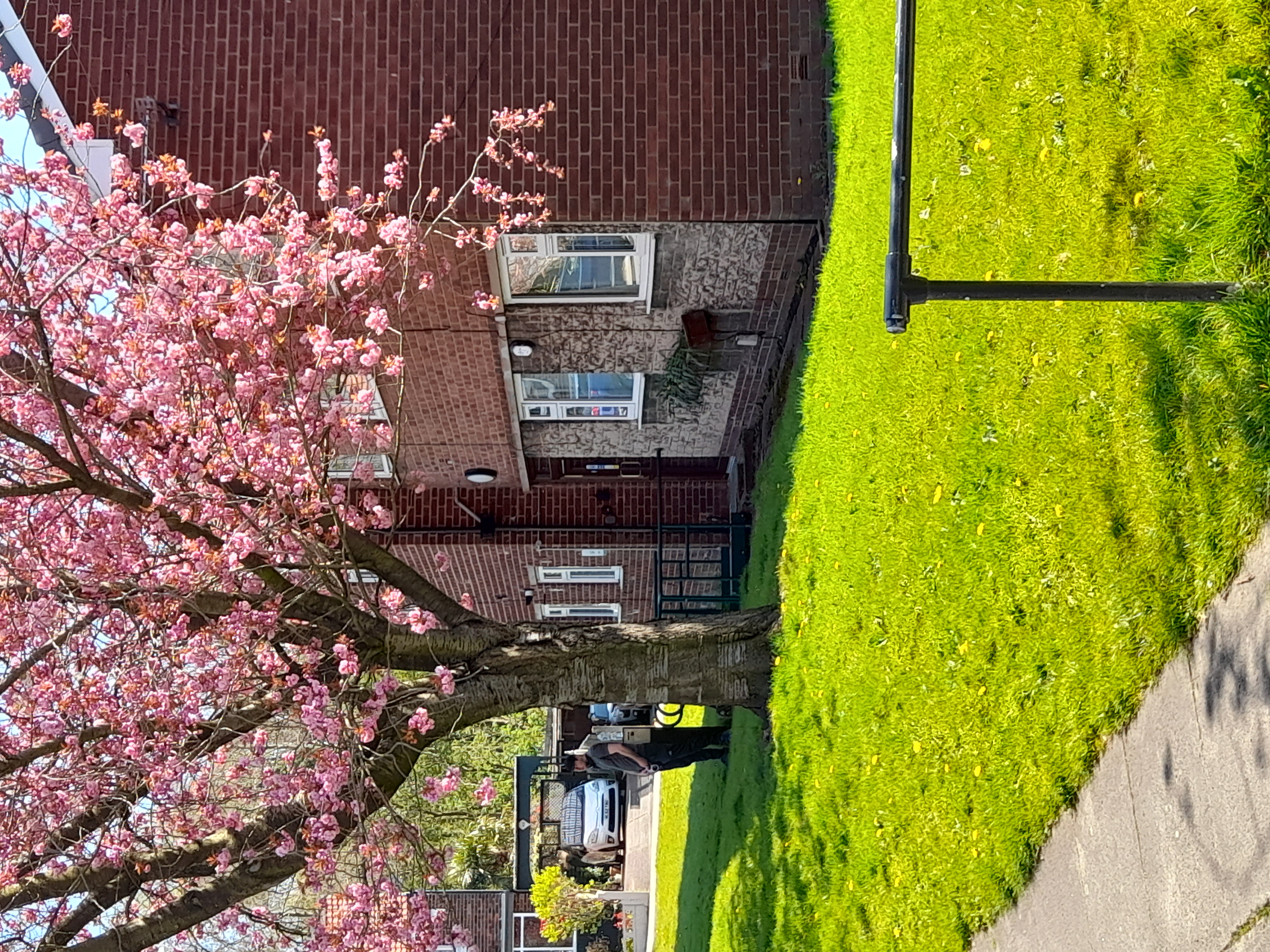 5mins walk to shops buses, train, into city centre in Salford District, Greater Manchester
