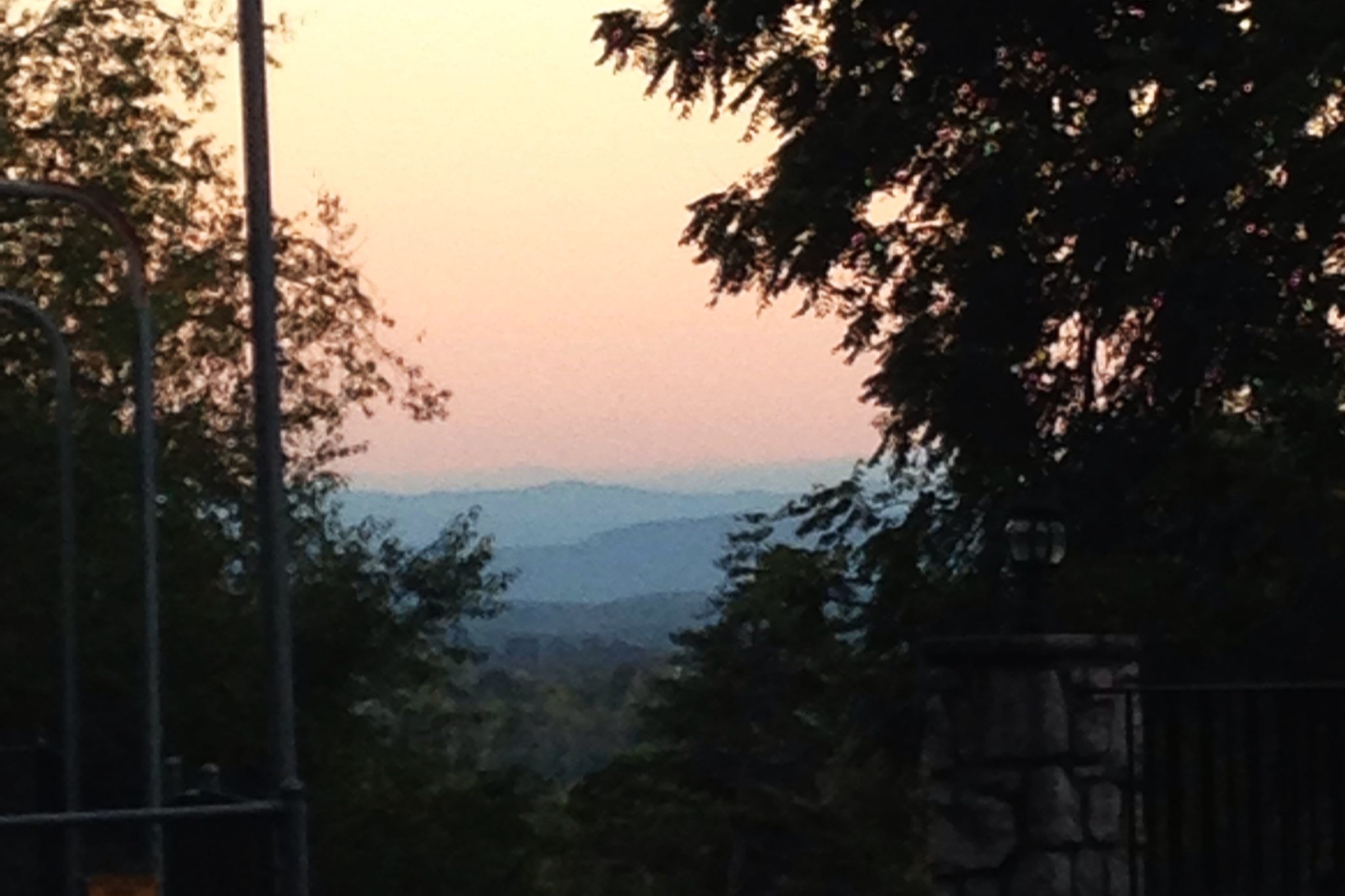 *MINUTES to DOWN TOWN *MOUNTAIN VIEWS*PETS OK*
