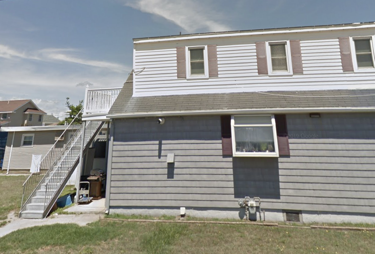 3 bedroom Condo close to the beach and bay! Apartments for Rent in