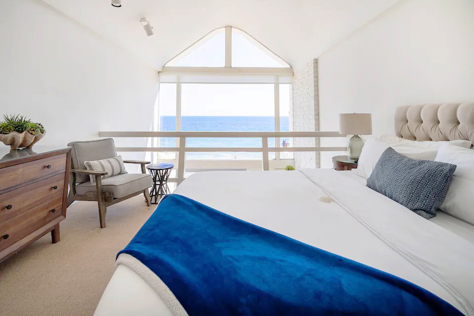 Oceanfront Malibu Townhouse On Quiet Road