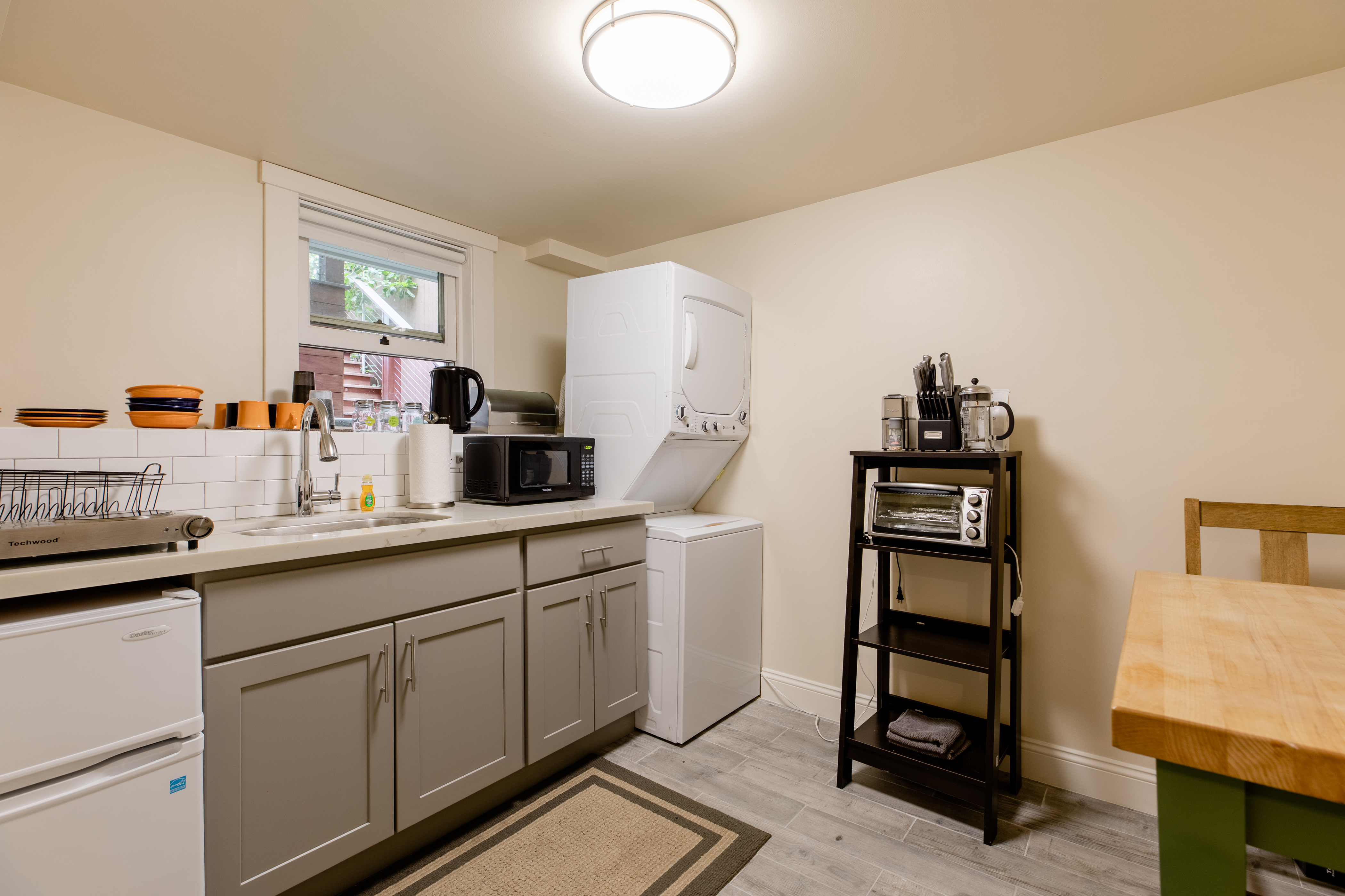 Private Studio Chalet by Park Beach W/D step free
