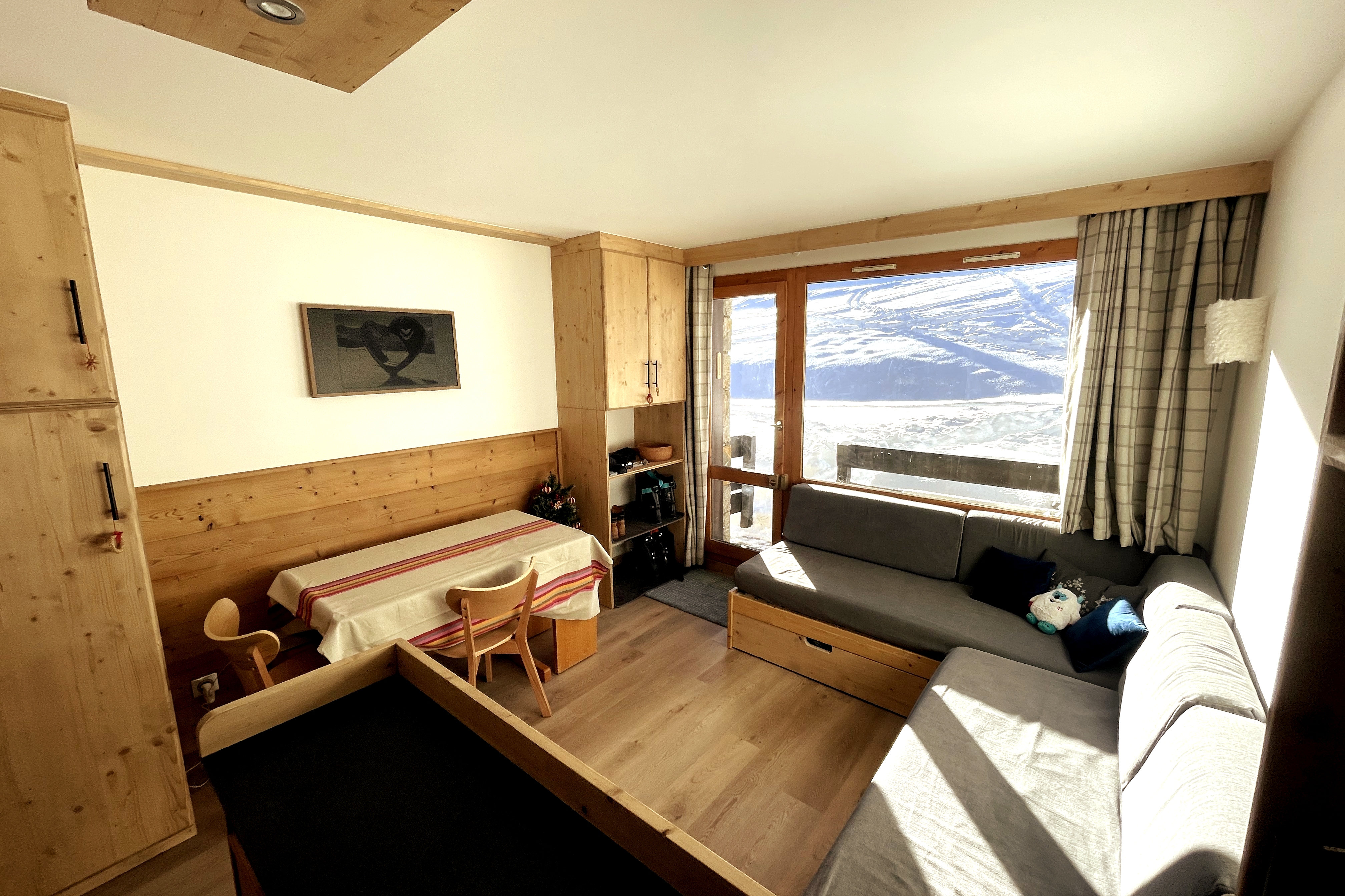 Direct access to the slopes, sunny view