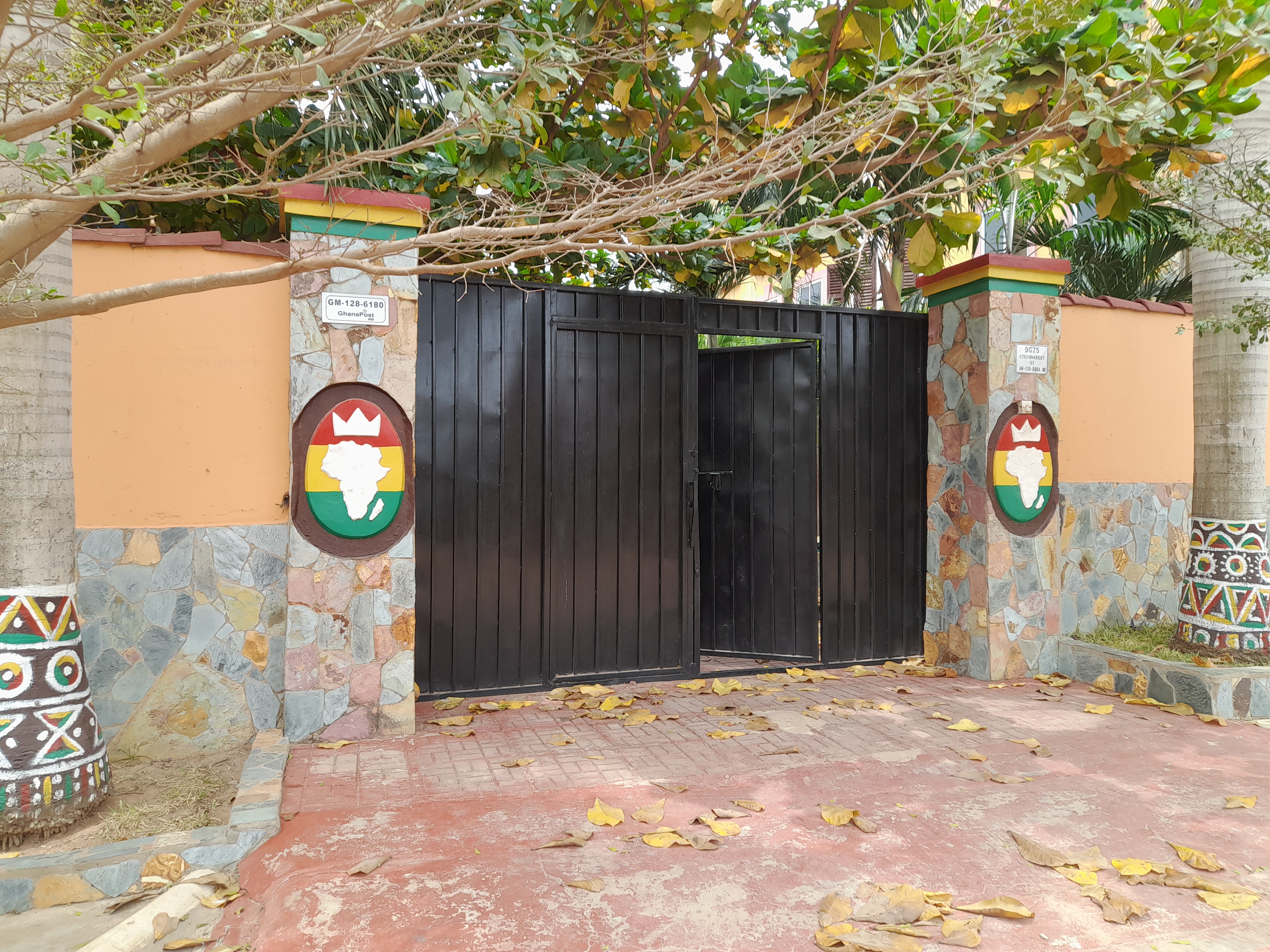 Palace in Accra, Ghana. Expect Royal Treatment!