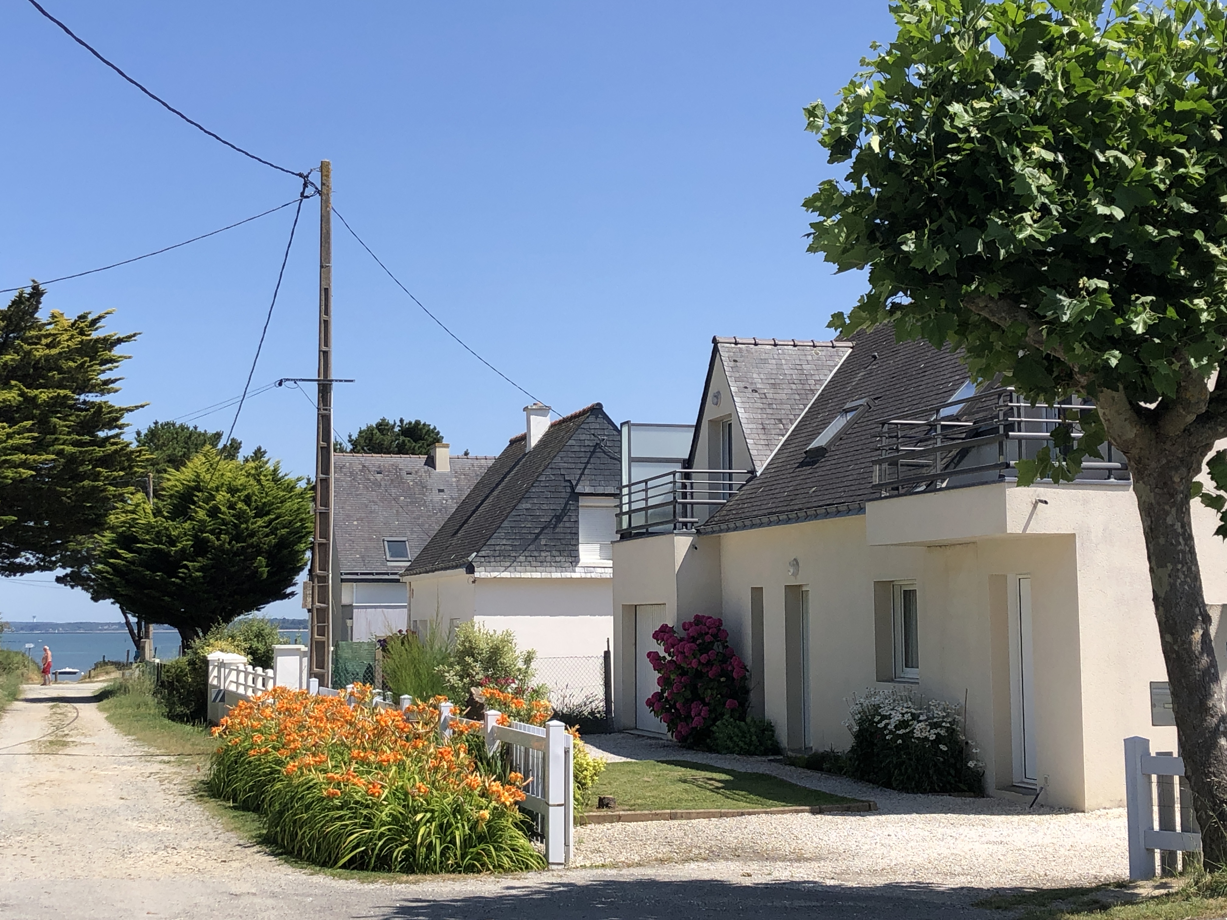 40m from a pretty beach sheltered cozy house