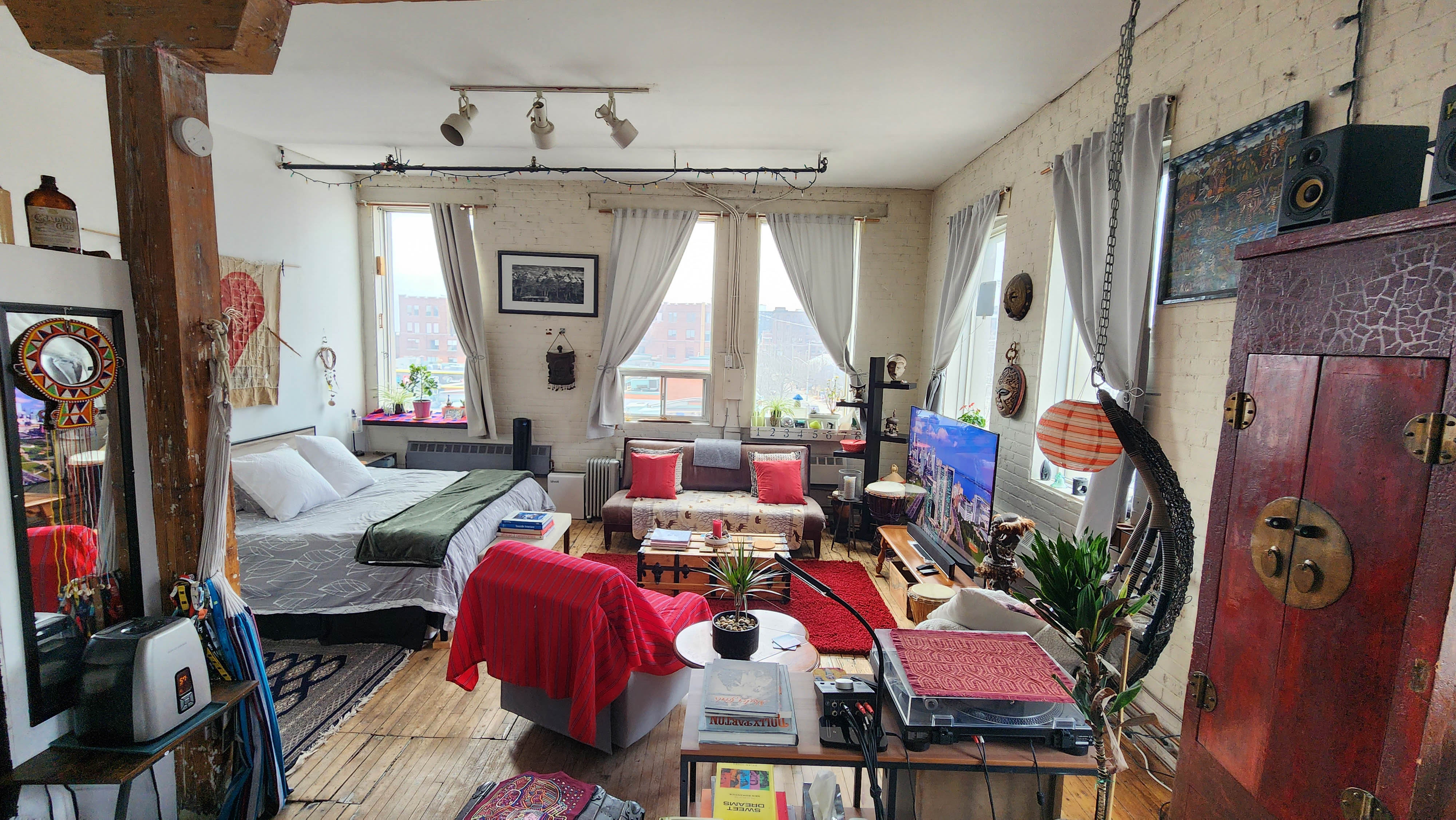 Large & Bright Authentic Loft (DM for World Cup)