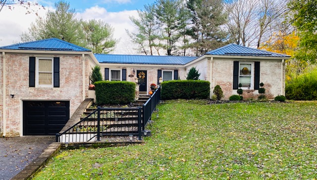 Charming home. 1.5 mi from downtown