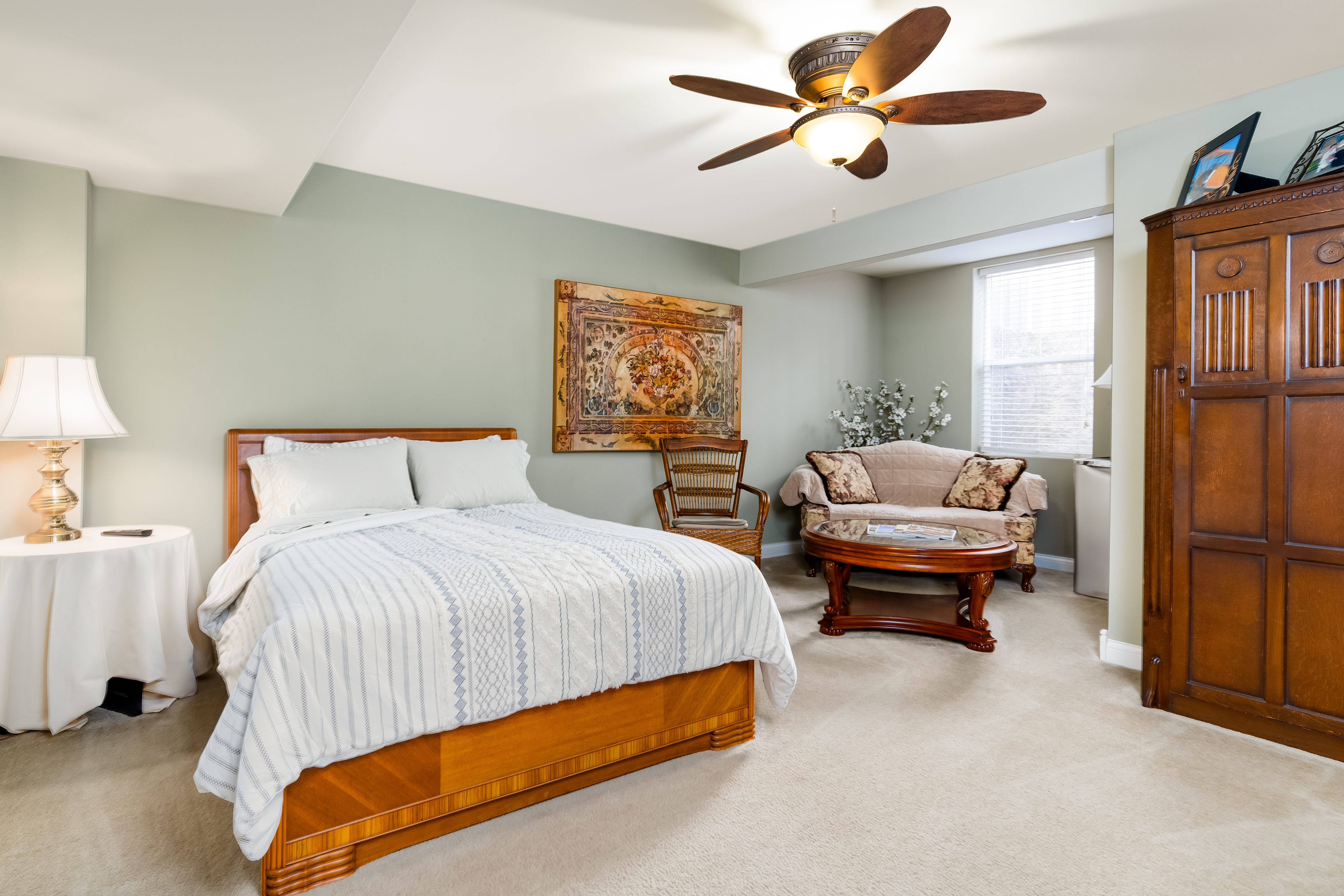 Beautiful spacious suite with gym. in Near North/University, Columbus