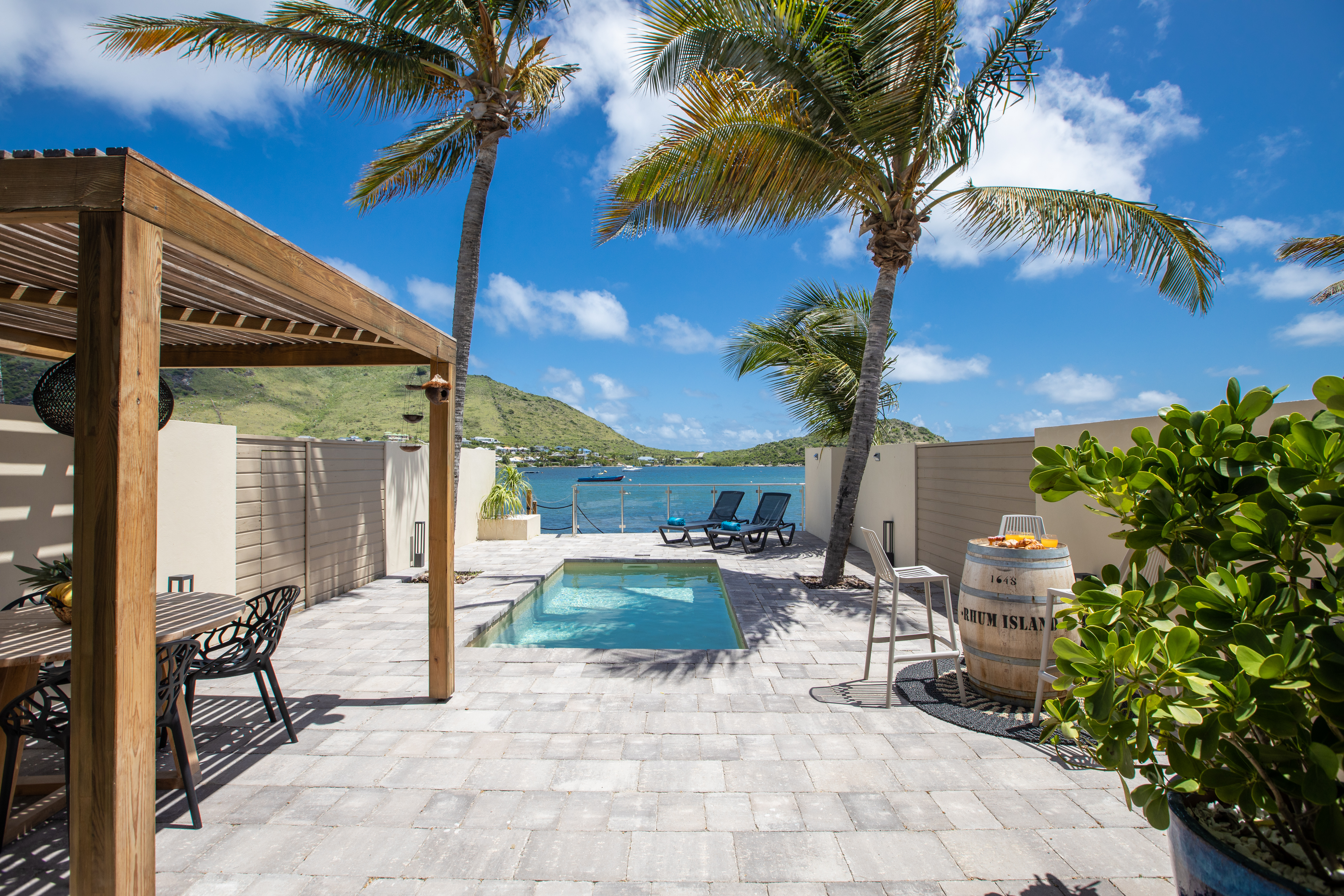 VILLA JADE 2: WATERFRONT/ POOL