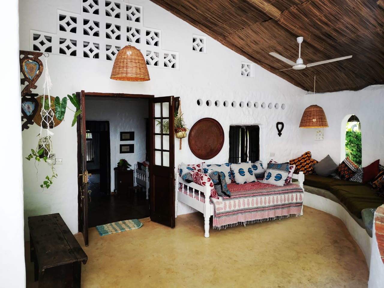 3 bedroom apartment on beach property with pool