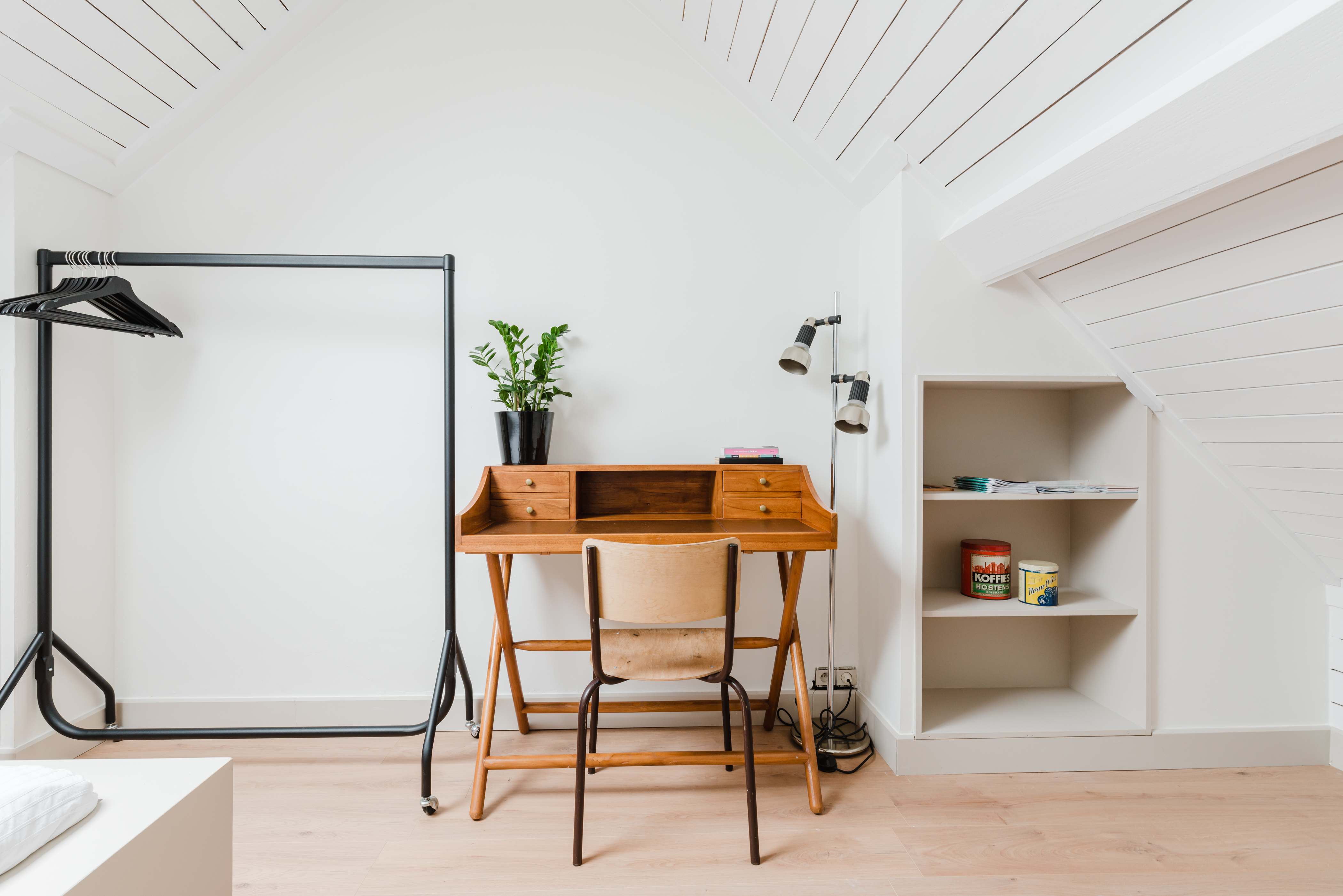 Cosy room with King size bed in Dampoort, Ghent