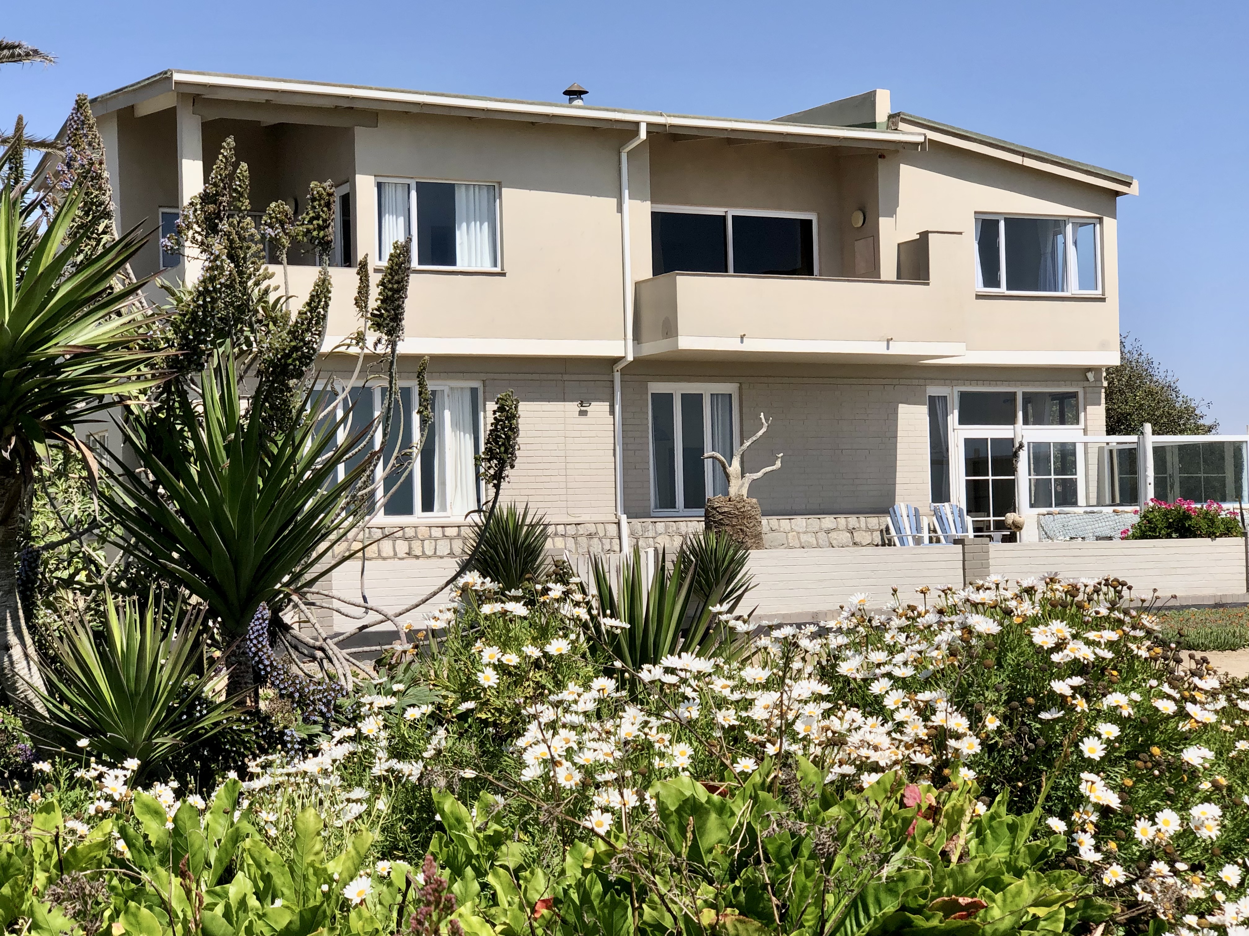 Scenic seafront self-catering house