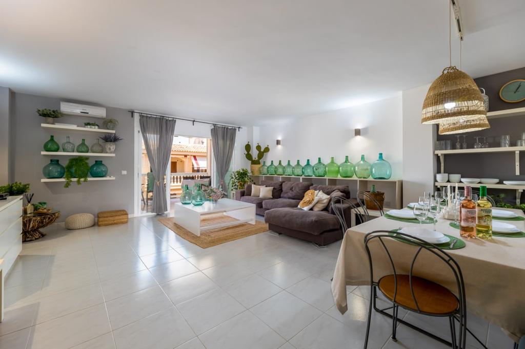 nice spacious apartment with parking