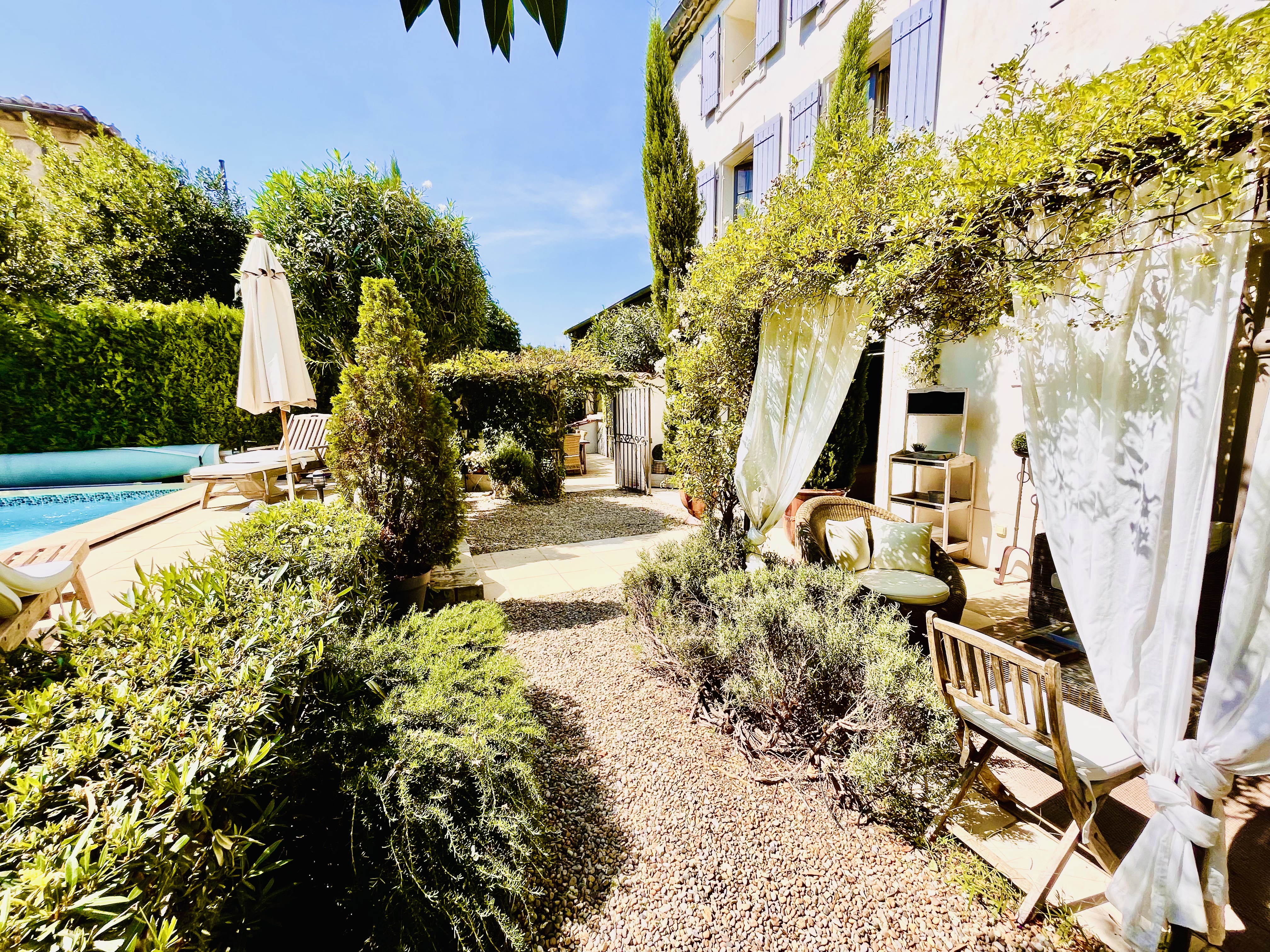 SPACIOUS HOUSE 18th 5BR5BRHeated Pool Near Avignon