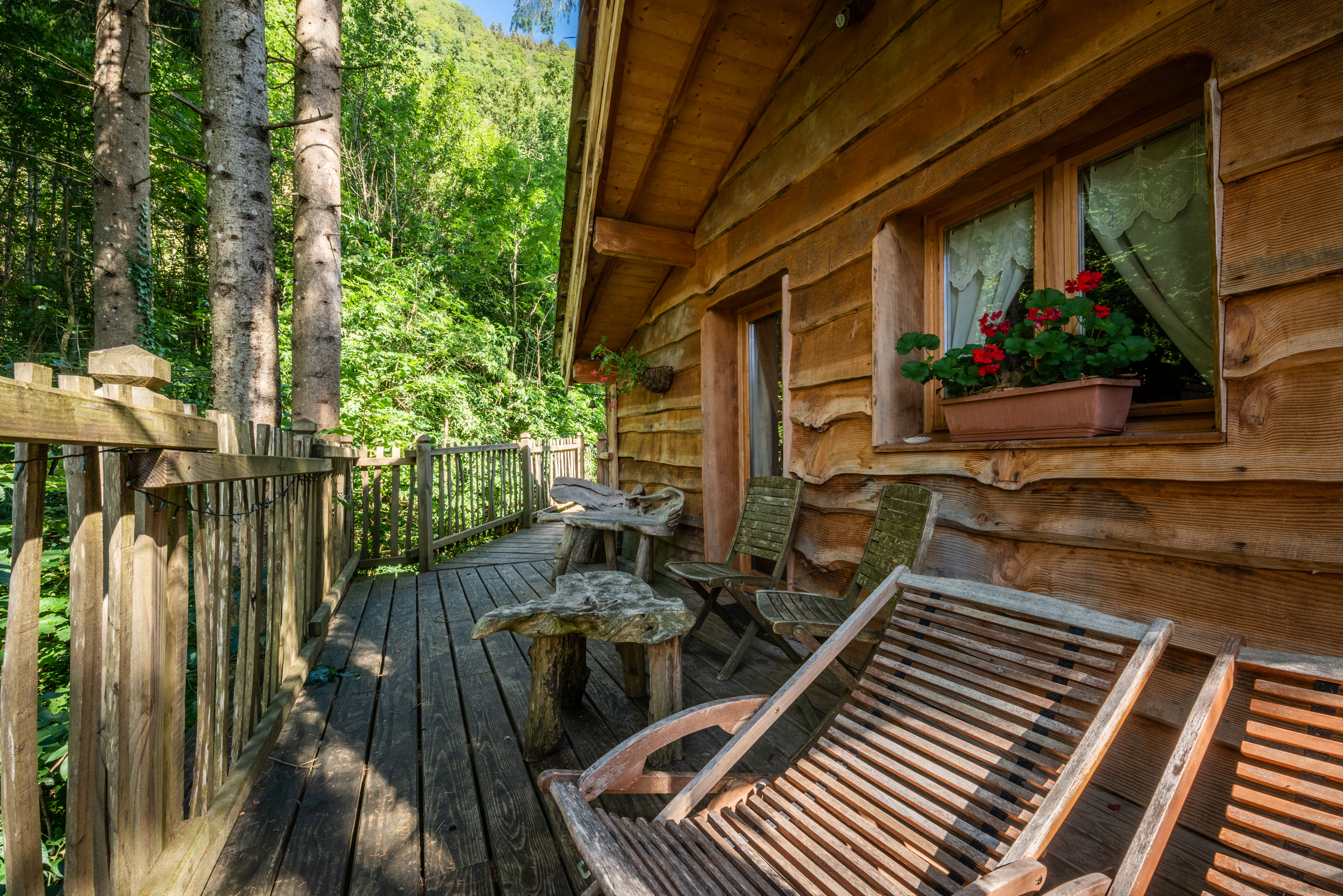 La Cabane Du Chevrotin Cabanes Dans Les Arbres A Louer A Bellevaux Auvergne Rhone Alpes France