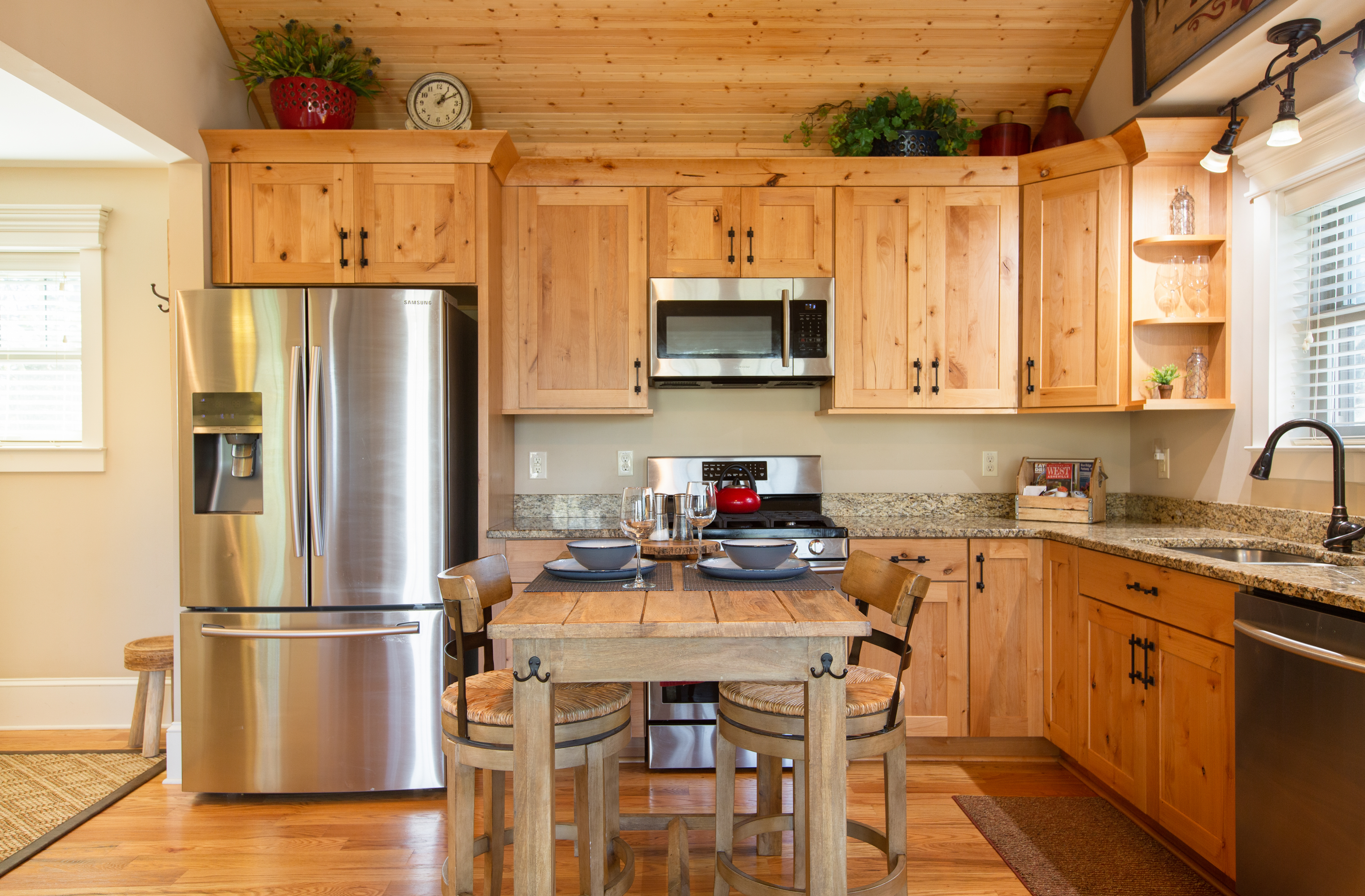 New Monthly Guest House - great Asheville Retreat! in 28806, Asheville