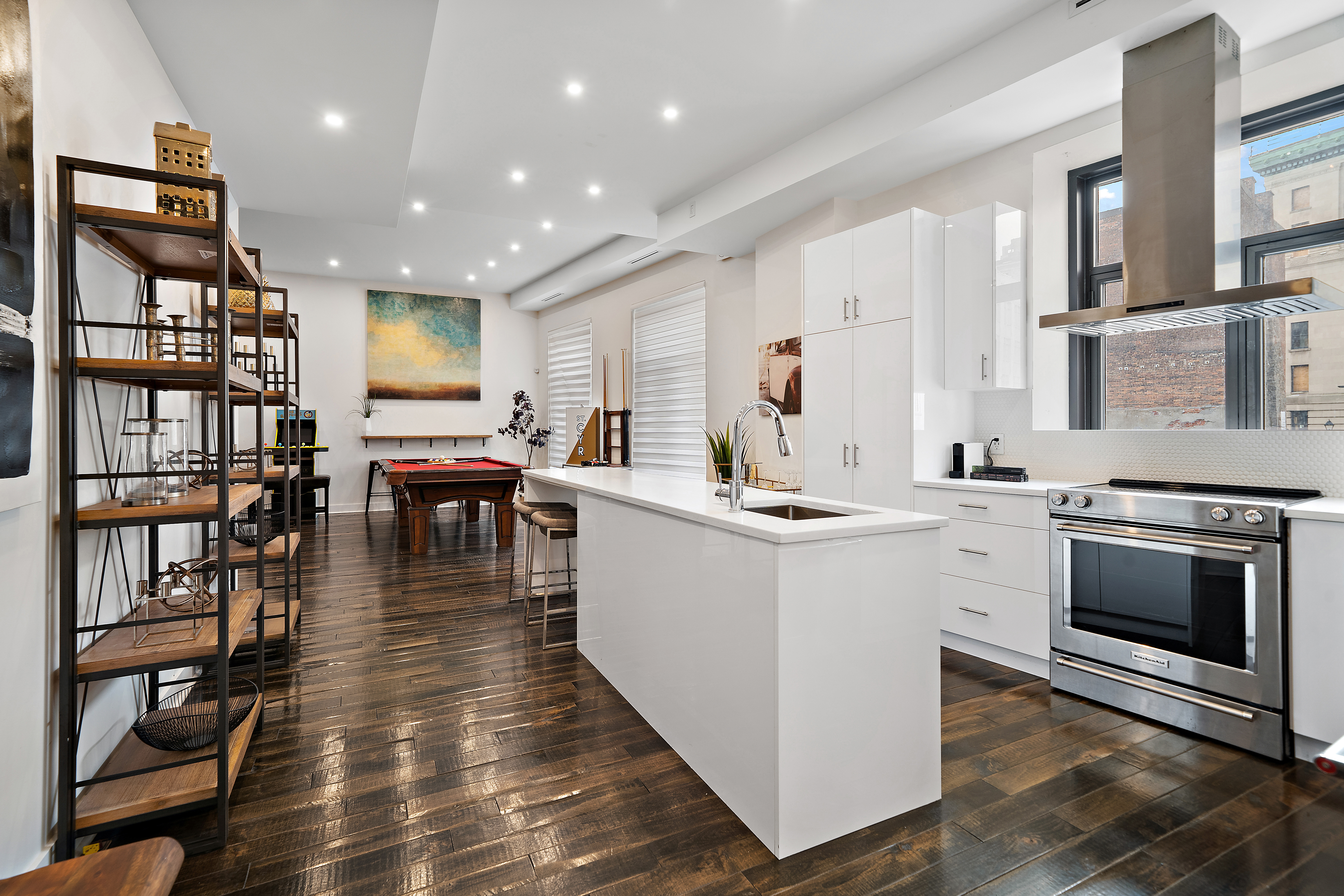 "LE ST-CYR" Luxury Lounge Loft In Old Montreal