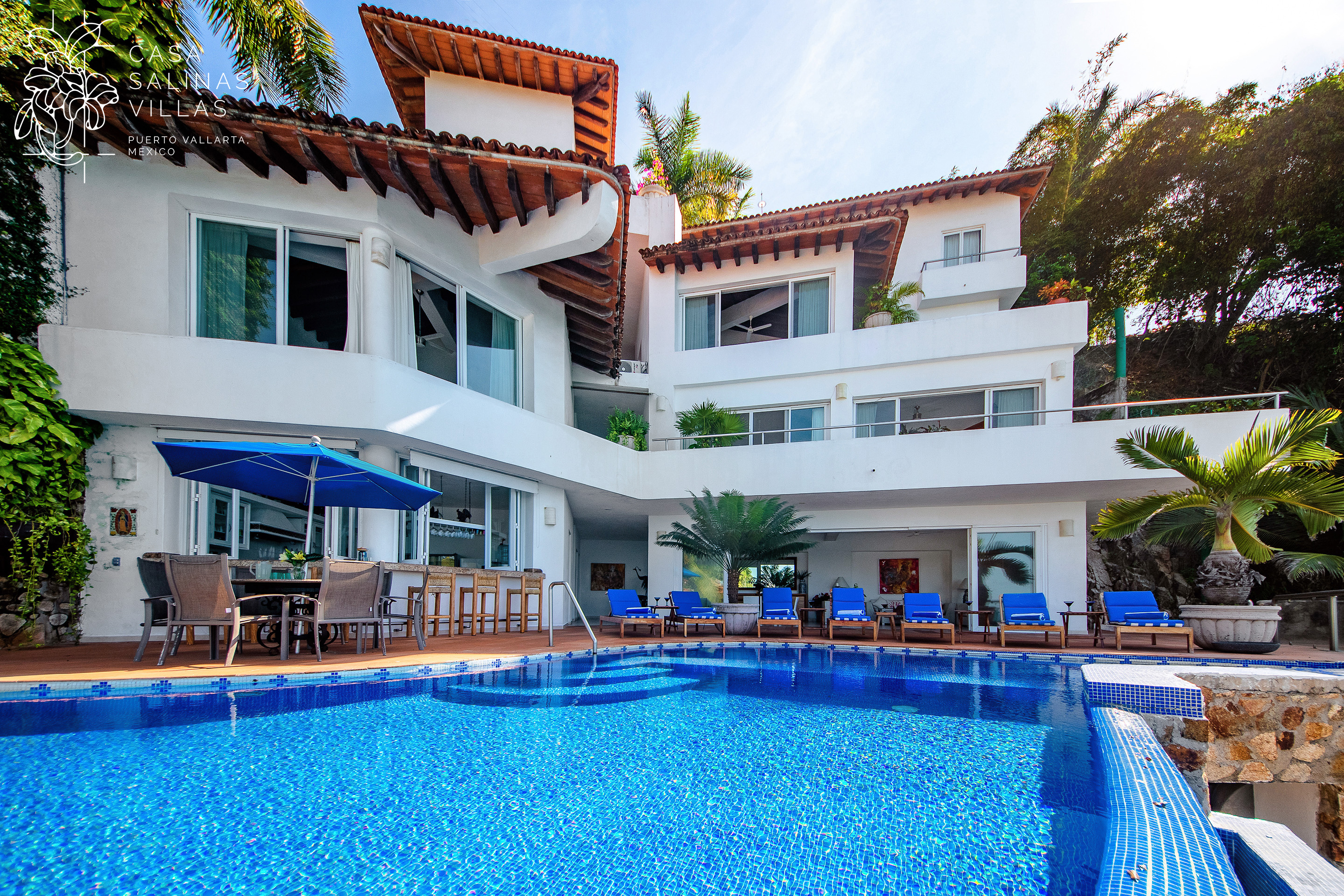 Luxury Beach Front Villa & Staff (6 Bd, Sleeps 12)