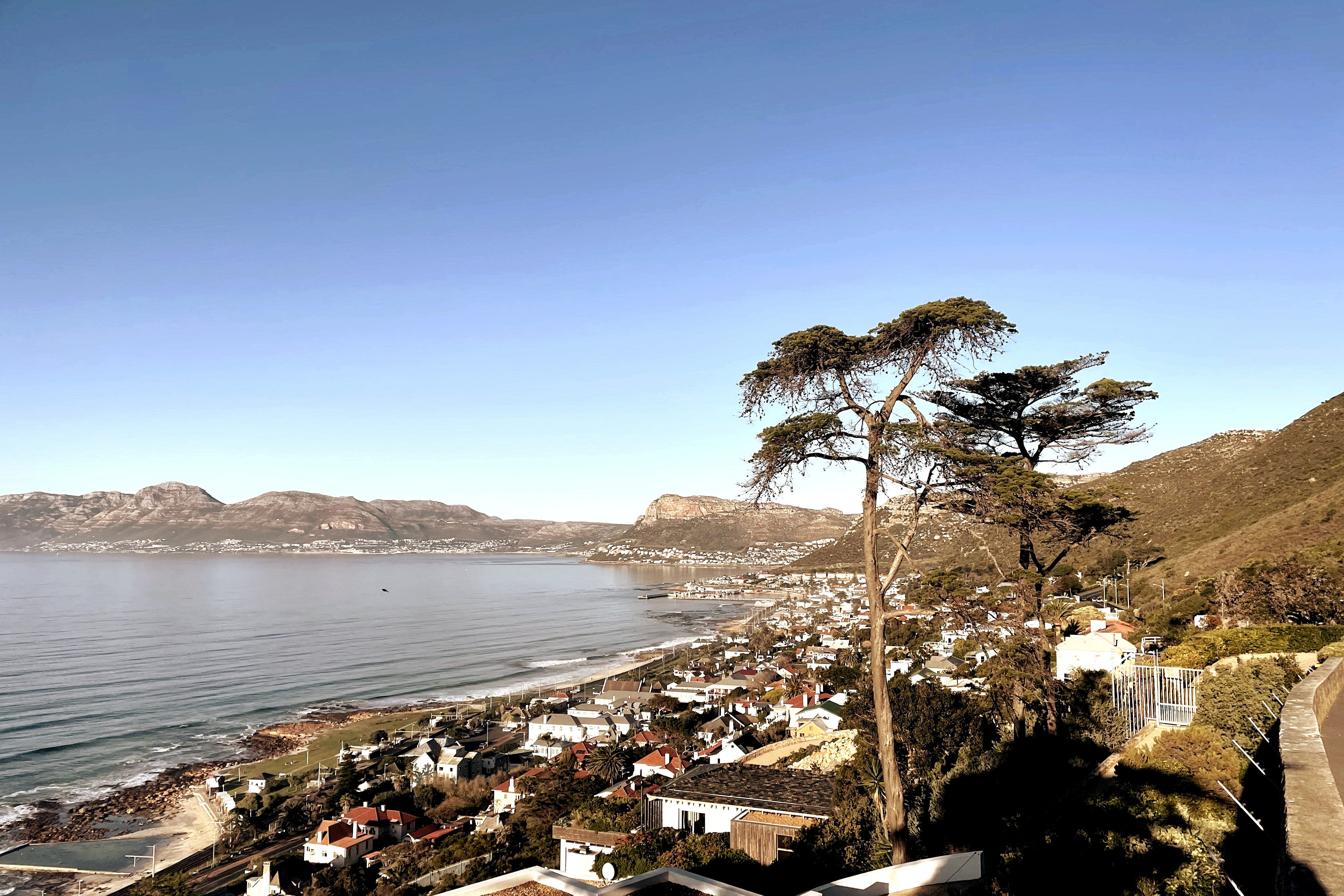 Whalehaven: Kalk Bay Apartment with Harbour Views in Ward 64, Cape Town