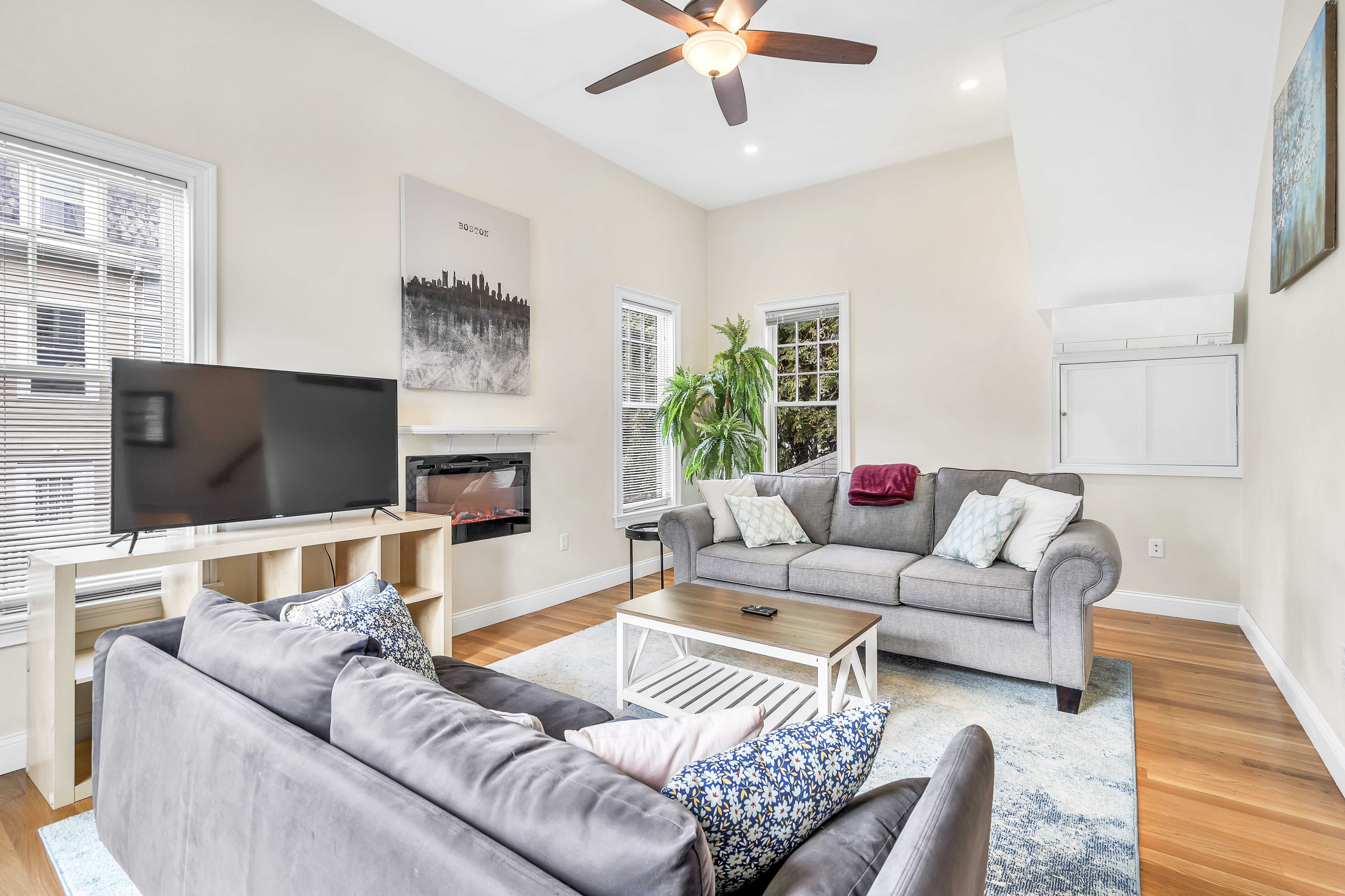 Sparkling Boston Home | AC, Parking, Roku, Pets OK