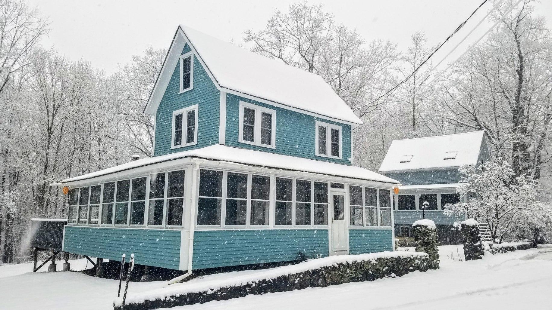 Brookside Cottages Close to Skiing, Golfing & Lake