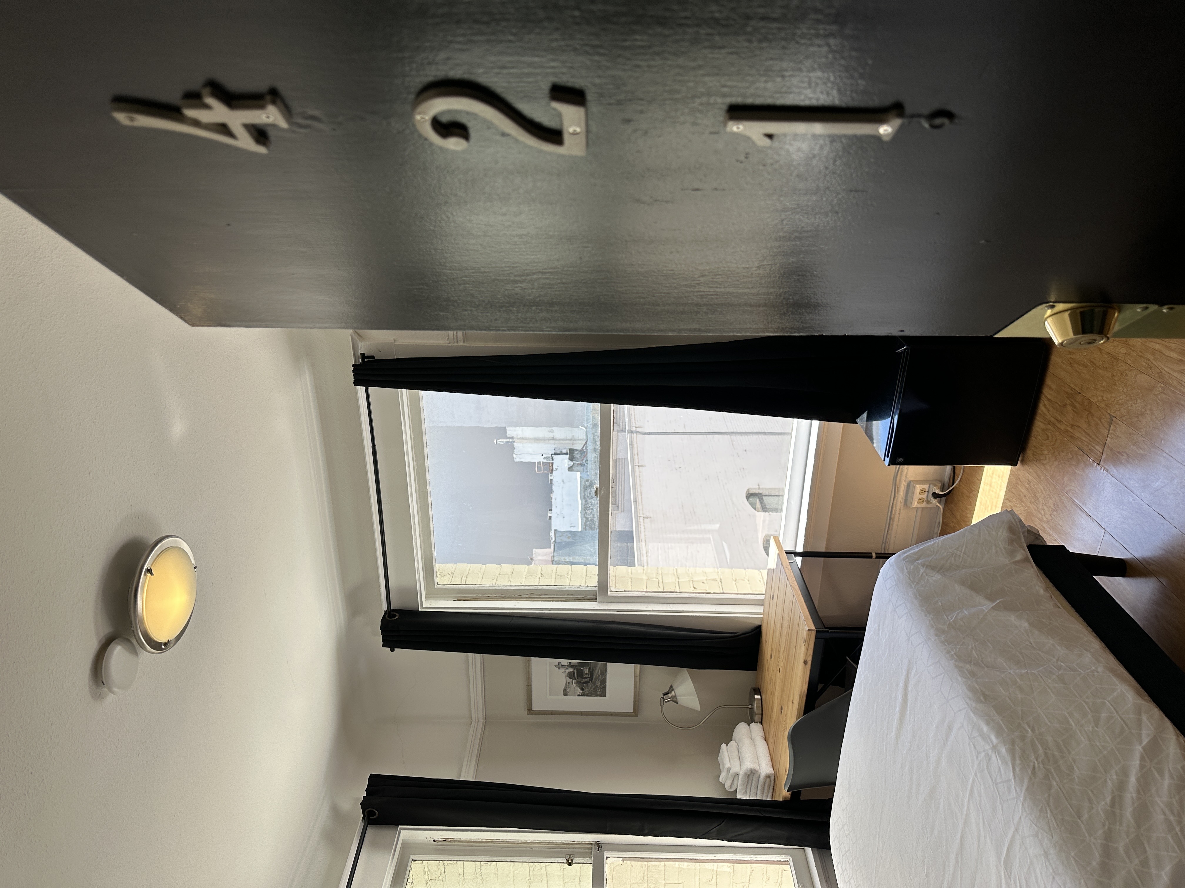 421 - Private Room With Bath in Union Square