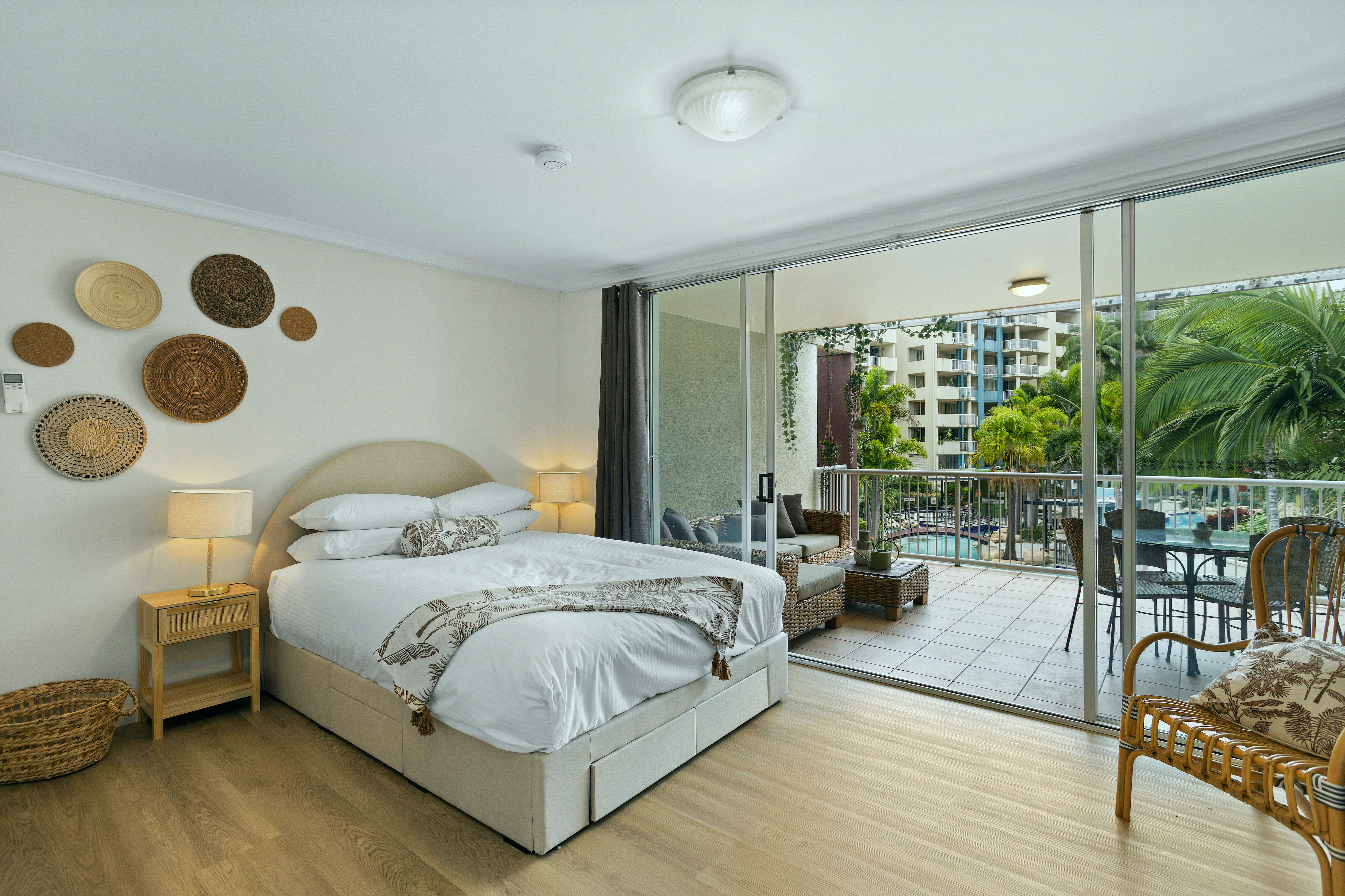 Central Coastal Studio Apartment with Pool View in Fortitude Valley, Brisbane