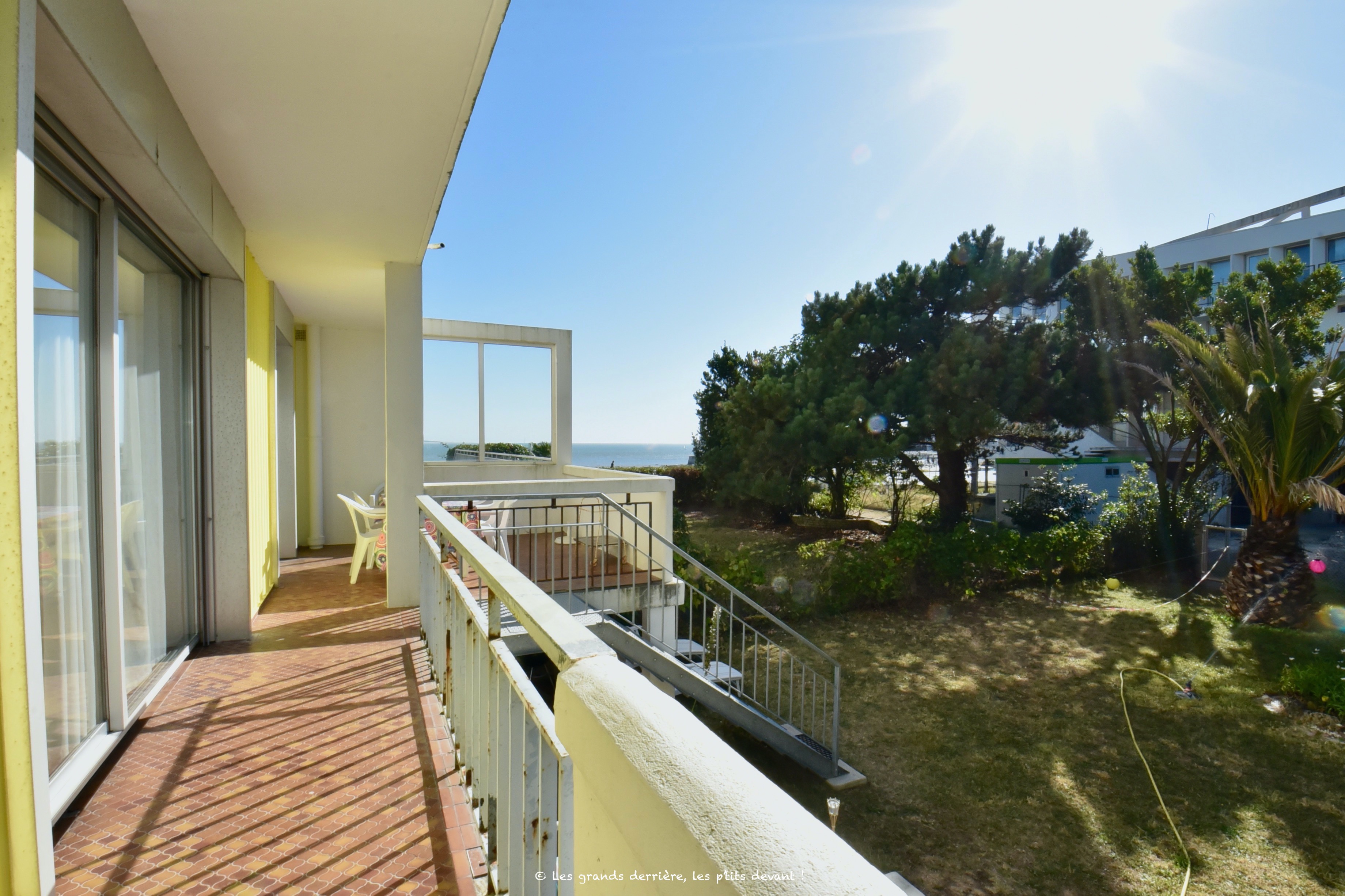 Beachfront, double sea view, terrace & garden.