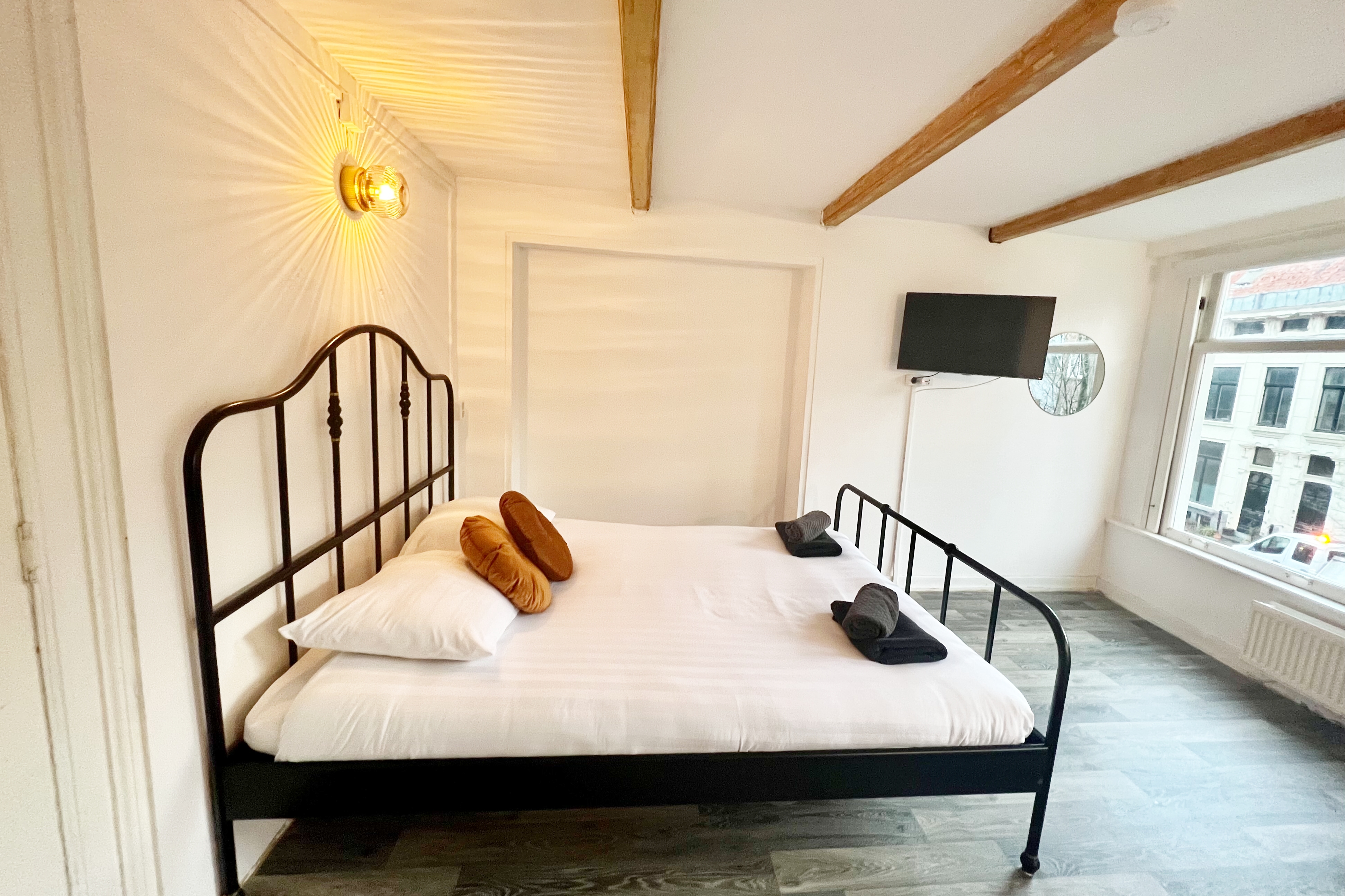 Cozy Private Studio in the Center with Canal View! โ Amsterdam stay