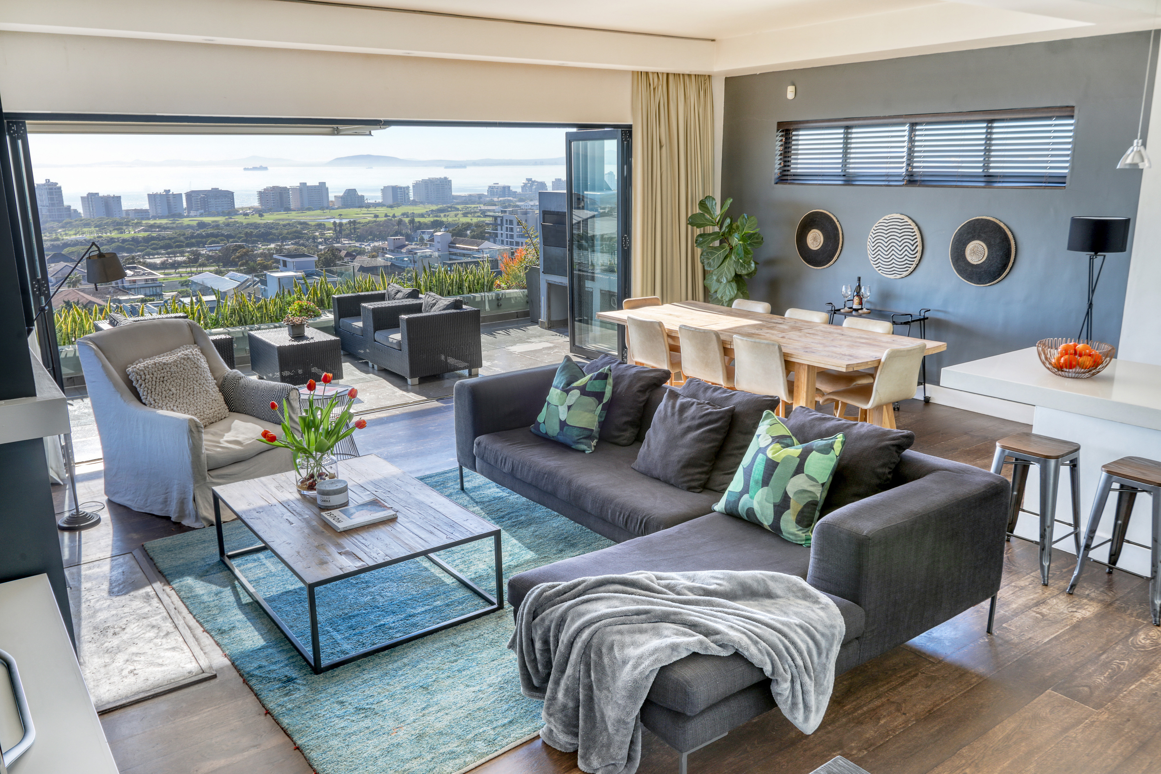 Island View Spacious Green Point Condo