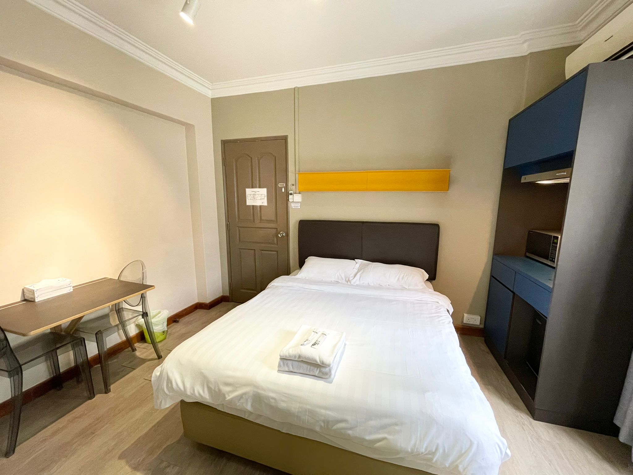 Small Studio Apartment In Orchard Road (200 sqft)