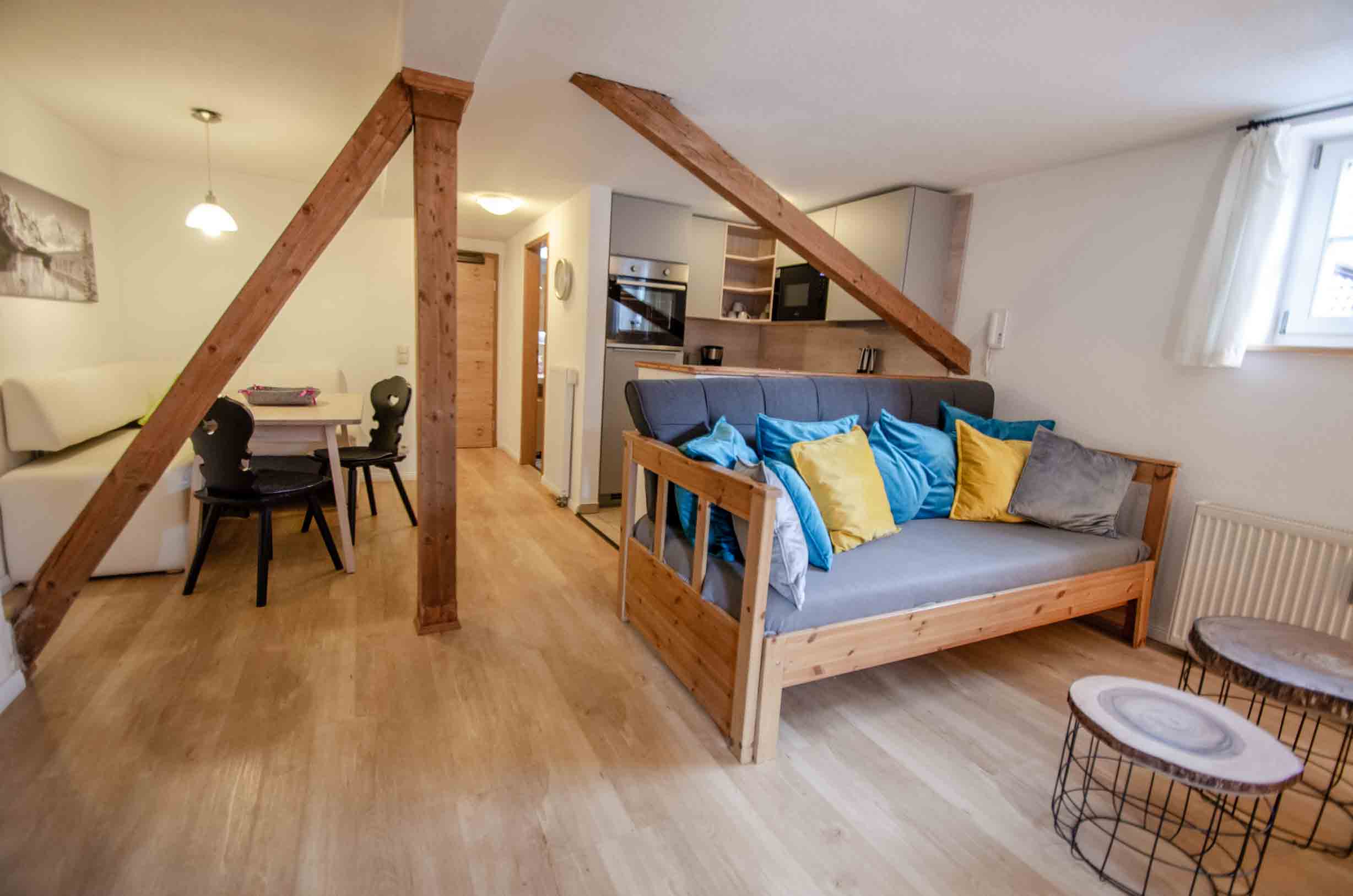 Right in the center, newly renovated, ideal for couples