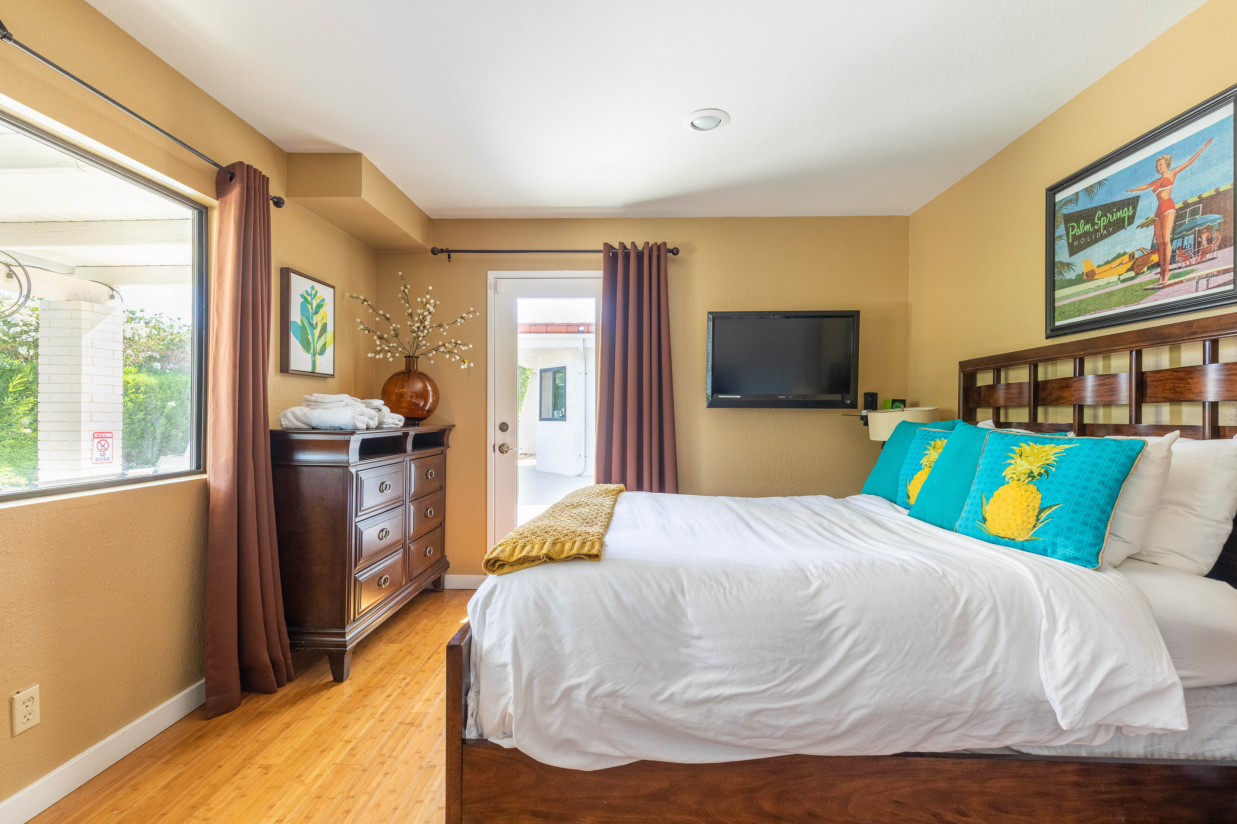 5 Bed Palm Springs Estate Sleeps 10 Pool & Games Houses for Rent in