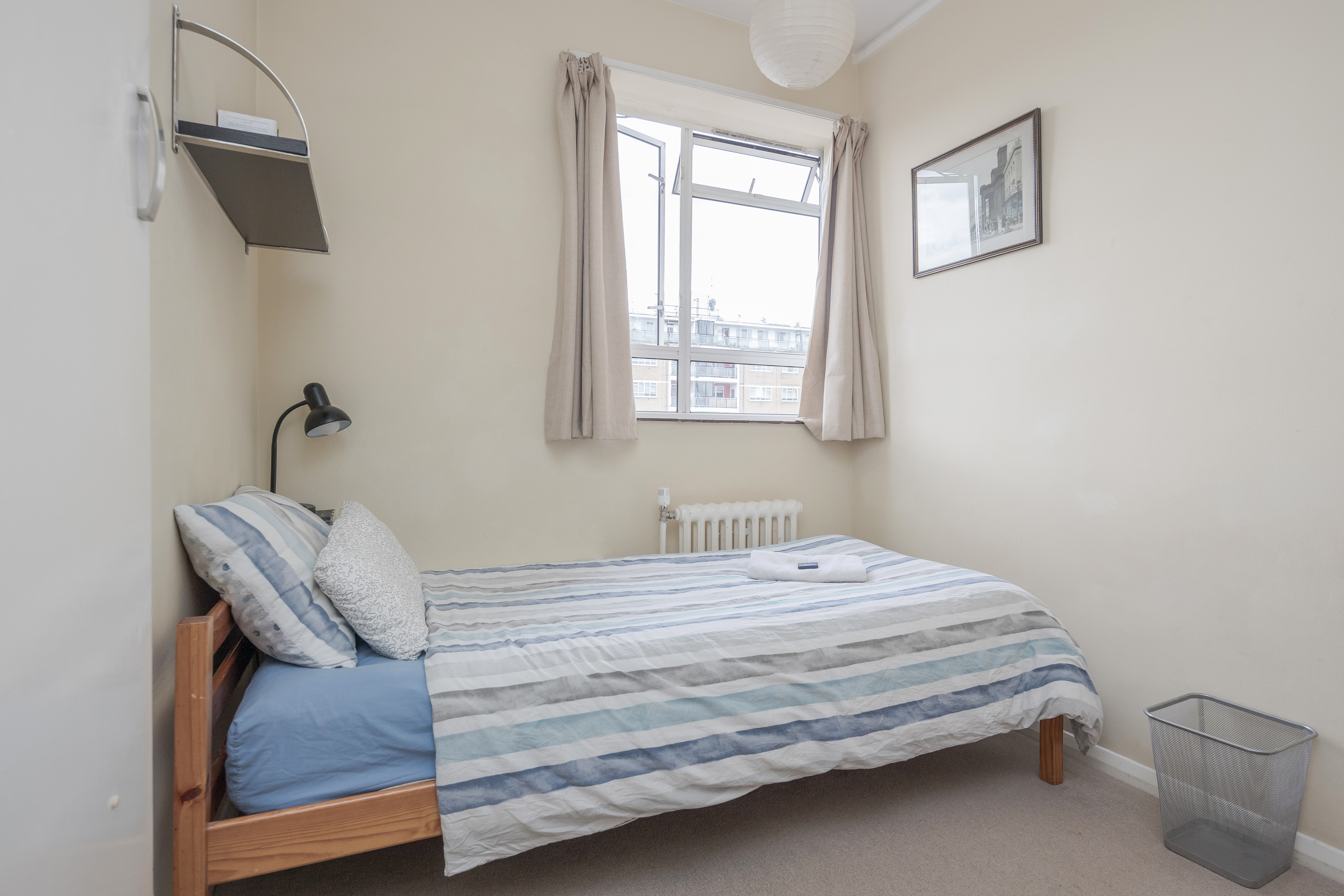 Single bedroom with workspace, Central London
