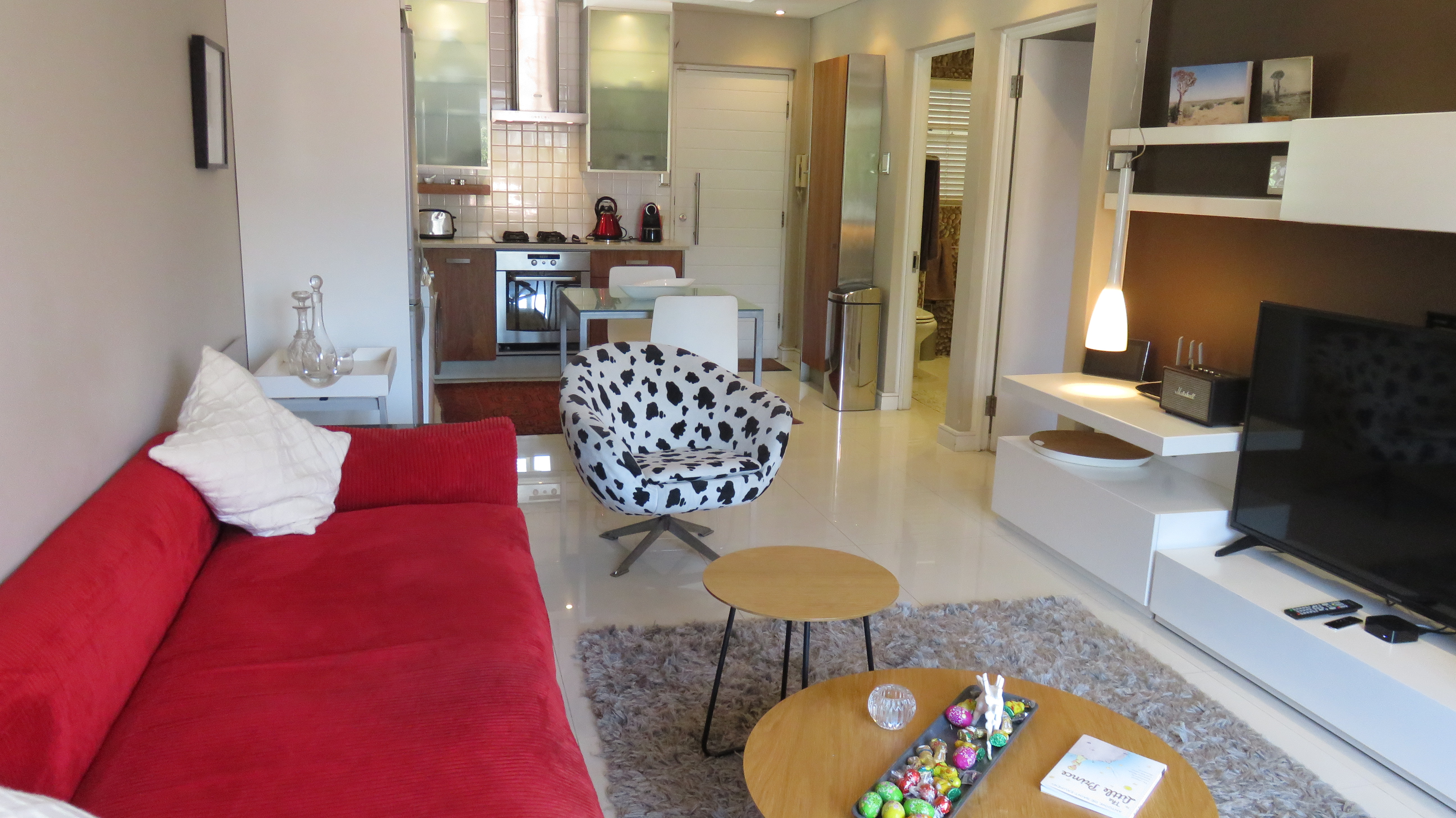 Well Finished, perfectly located apartment in Ward 54, Cape Town