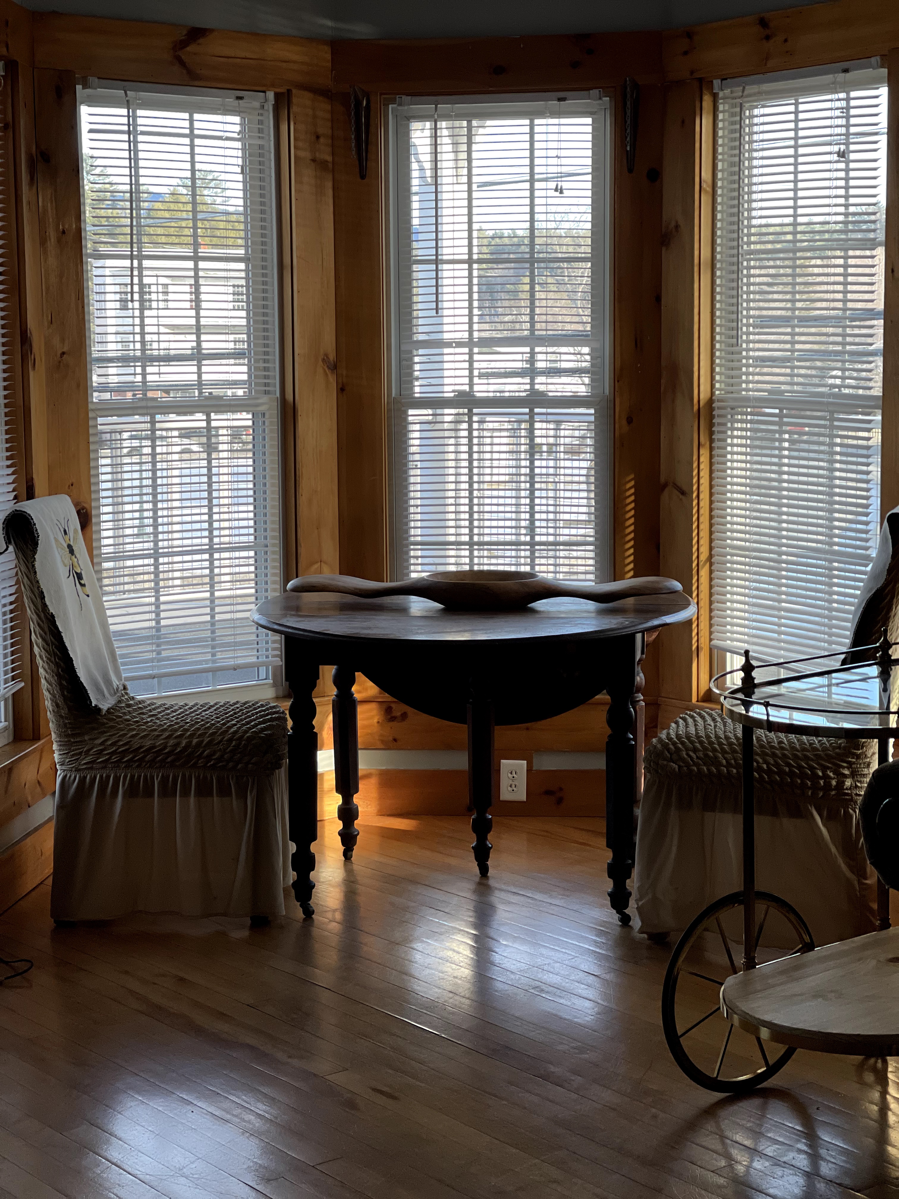 White Mountains Views, quiet, elegant old world