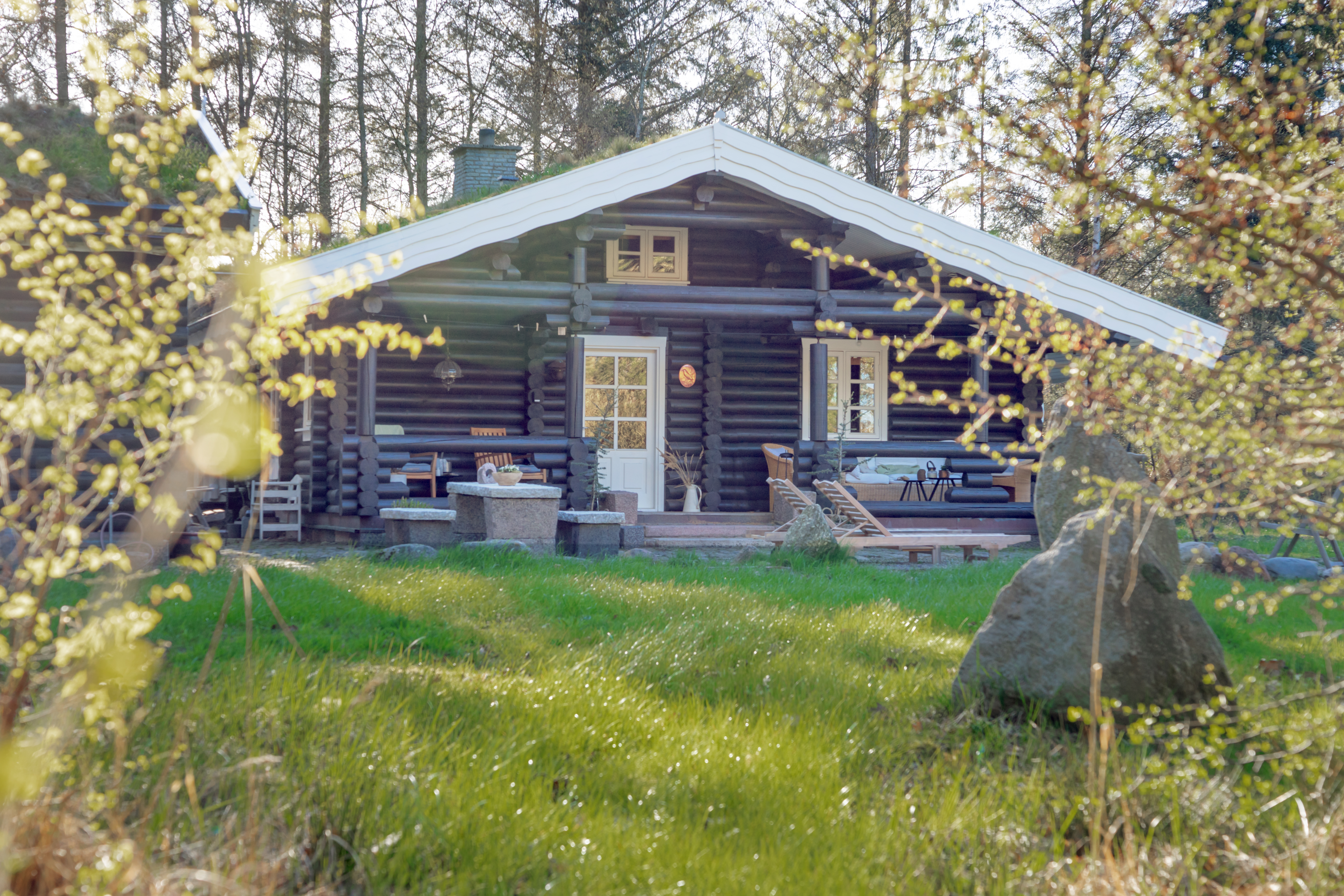 Set the time in Tverstedhytten. Spa and porch.