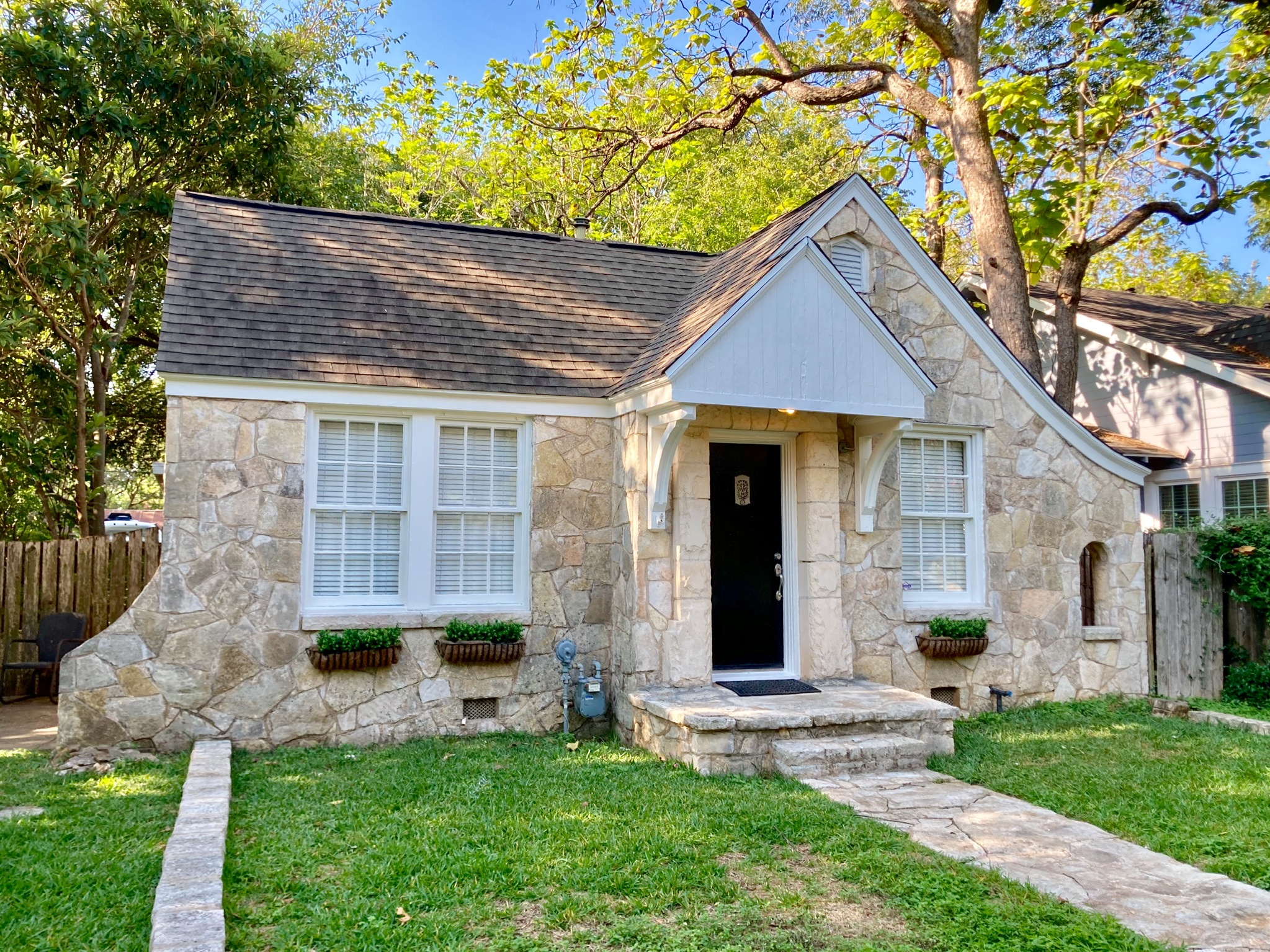 Charming Stone Cottage at UT and Downtown in 78731, Austin