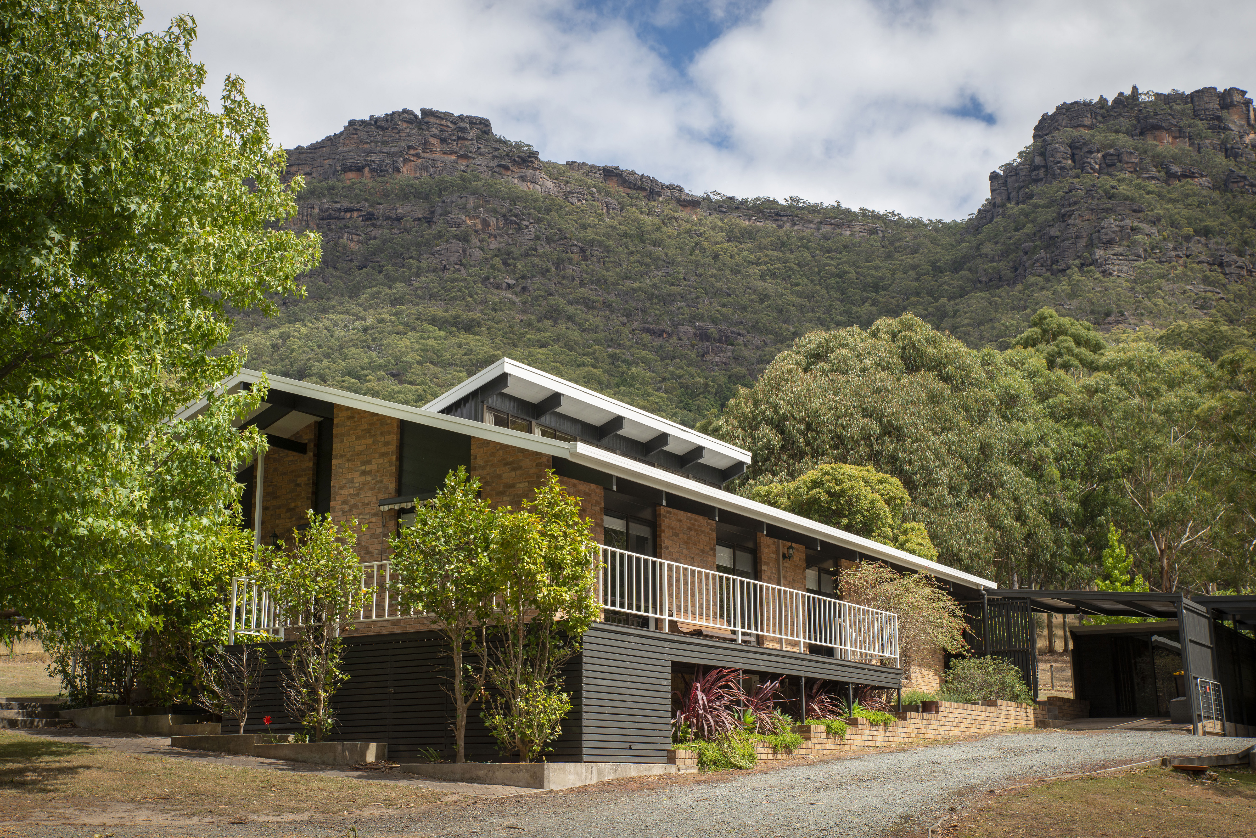 Under The Pinnacle Halls Gap