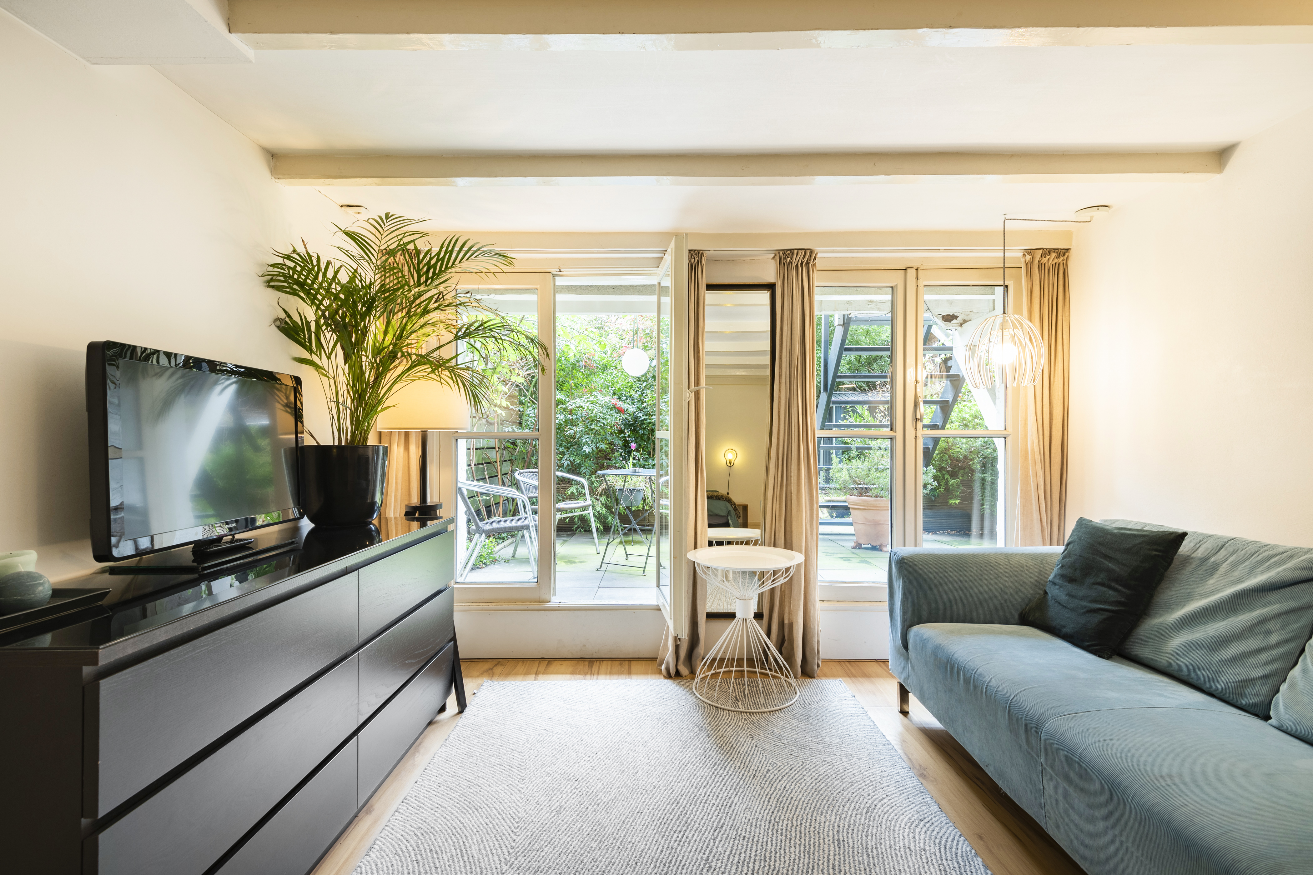 Cozy private space with garden in museumdistrict