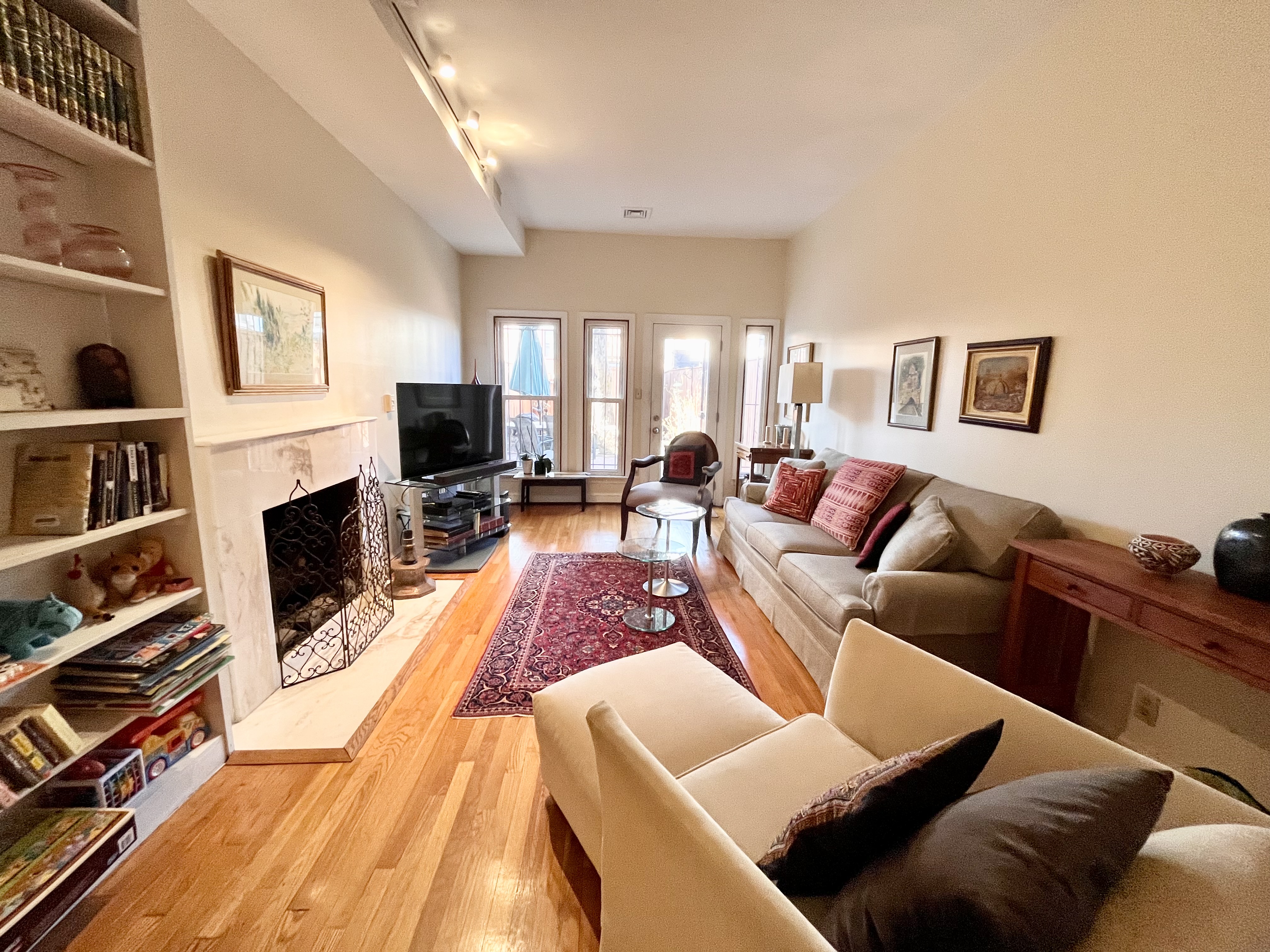 Stunner on the Hill-2 Blocks to Metro+Sleeps 6+Pkg in Union Station, Stanton Park, Kingman Park, Washington Dc