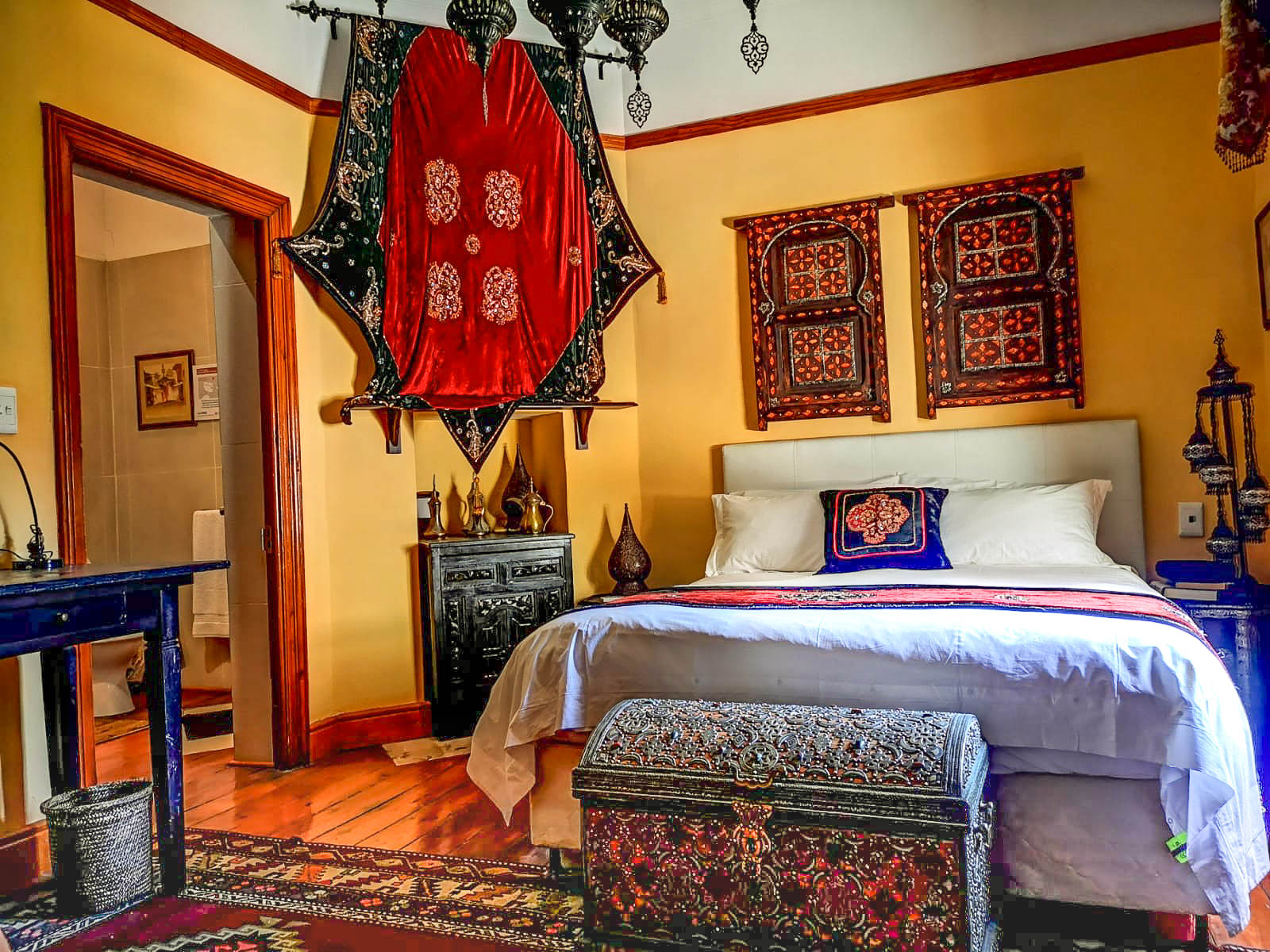 Ethnic Ararb LongTerm-Bedroom w/ private bathroom in Ward 115, Cape Town