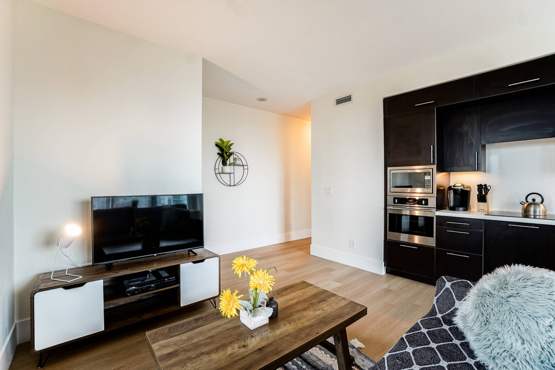 Minimalist Apartments For Rent Near Sheppard And Yonge 